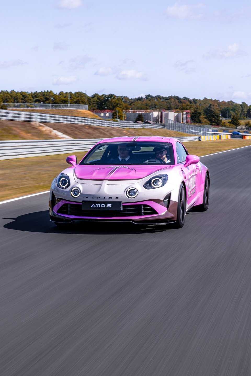 Gp Explorer 3 : Karchez Domine La “Last Race”, Kaatsup Offre À L’écurie Alpine Un Podium Historique 19 Alpine_A110_Gts_X_Gentlemates_Gpexplorer3_Squeezie_Gotaga_Brawks_Nikof_Ana_Kaatsup_2025 - 1
