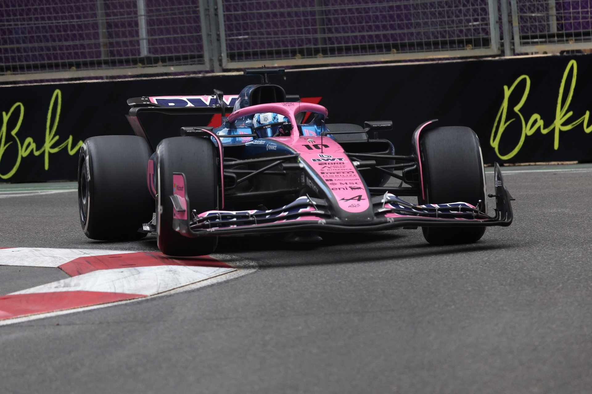 Baku, Azerbaijan - September 21: Pierre Gasly Of France Driving The (10) Alpine F1 A525 Renault On Track During The F1 Grand Prix Of Azerbaijan At Baku City Circuit On September 21, 2025 In Baku, Azerbaijan. (Photo By Andrew Ferraro/Lat Images)