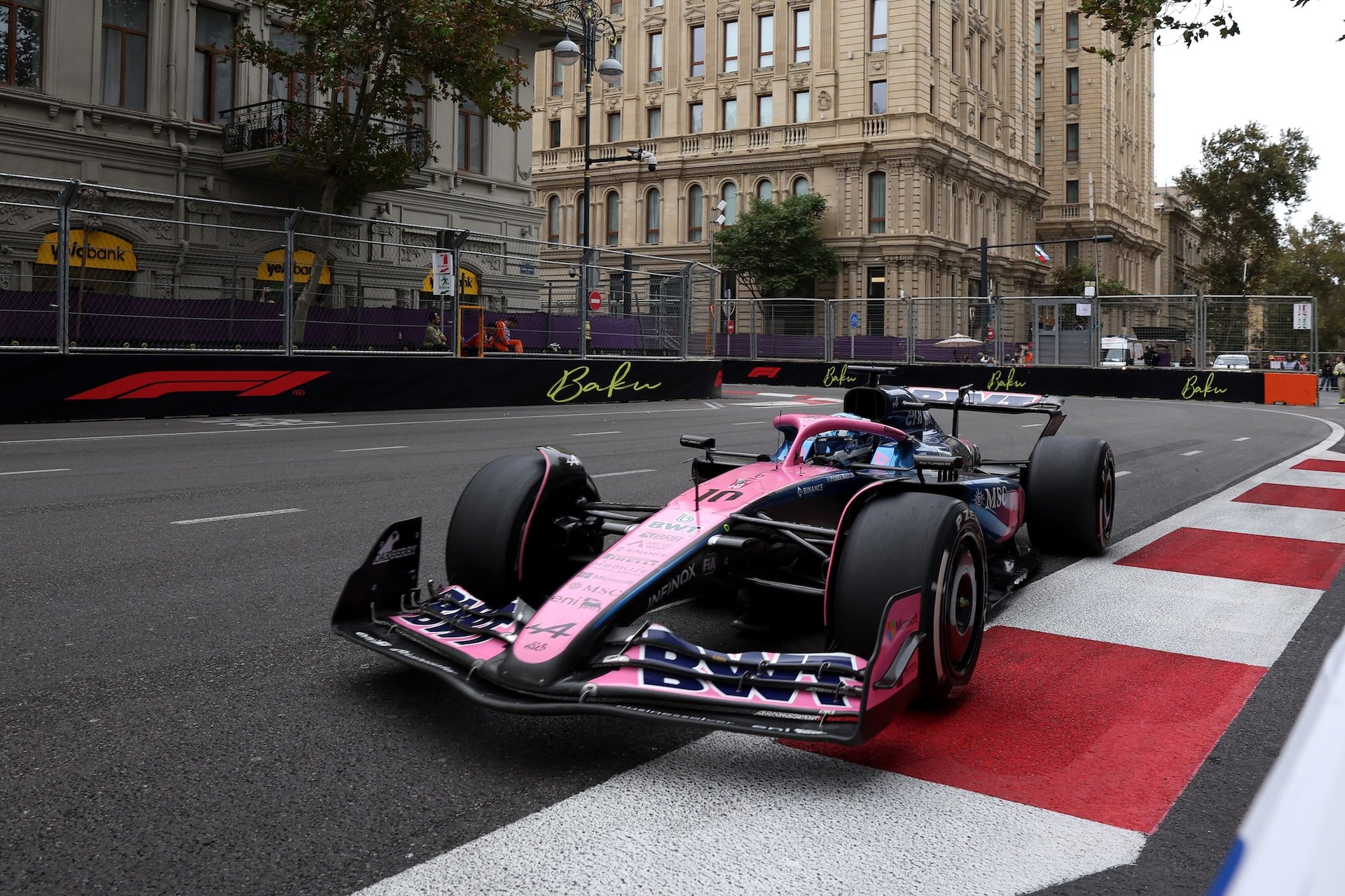Baku, Azerbaijan - September 21: Pierre Gasly Of France Driving The (10) Alpine F1 A525 Renault On Track During The F1 Grand Prix Of Azerbaijan At Baku City Circuit On September 21, 2025 In Baku, Azerbaijan. (Photo By Andrew Ferraro/Lat Images)