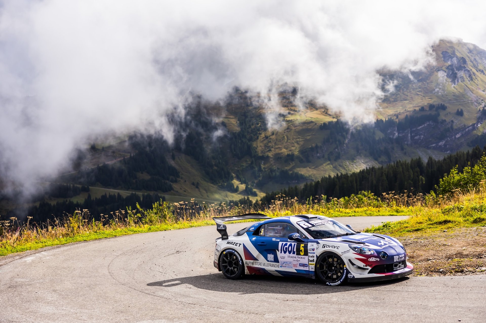 Alpine En Majesté Au Rallye Mont-Blanc Morzine : L’a110 Rallye Triomphe, L’alpine A290 Fait Ses Grands Débuts 3 05 Astier Raphael, Giraudet Denis, Alpine A110 Gt+, Chl Sport Auto, Action During The Rallye Mont-Blanc Morzine 2025, 6Th Round Of The Championnat De France Des Rallyes 2025, From September 5 To 6, 2025 In Morzine, France - Photo Bastien Roux / Dppi