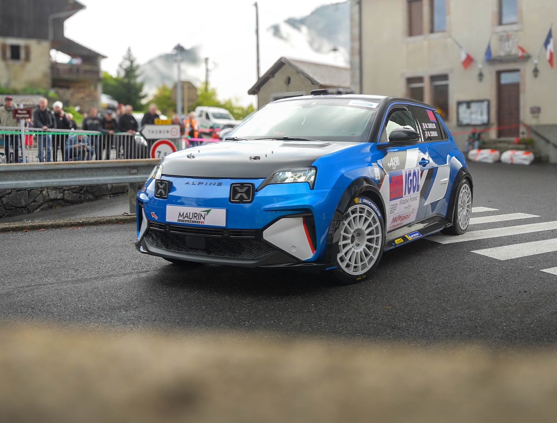 Le Trophée Alpine A290 Rallye 2026 : La Montée En Puissance D’un Nouvel Emblème 6 Alpine A110 A290 Rallye Mont Blanc Morzine 2025 15 | Le Trophée Alpine A290 Rallye 2026 : La Montée En Puissance D’un Nouvel Emblème