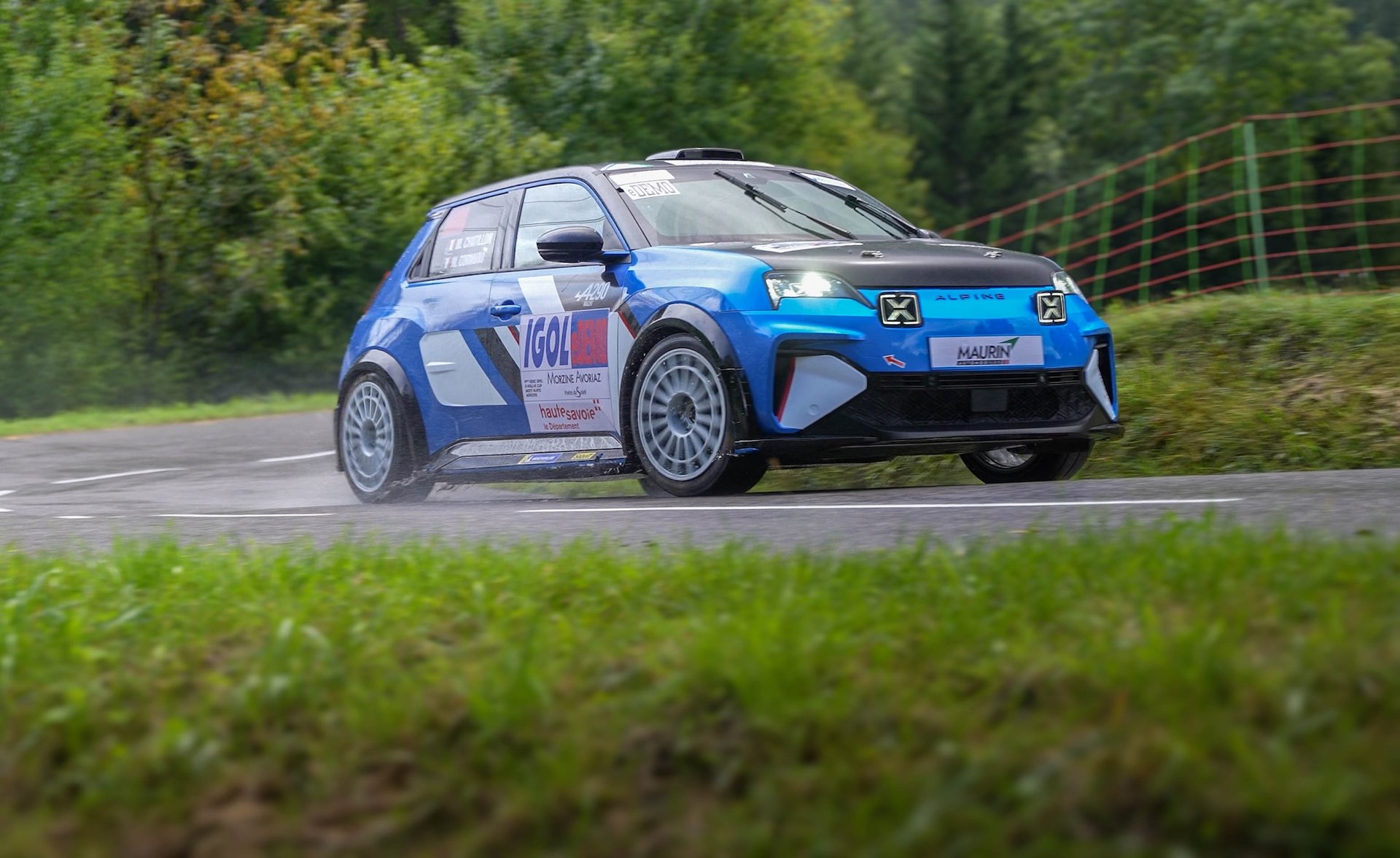 Le Trophée Alpine A290 Rallye 2026 : La Montée En Puissance D’un Nouvel Emblème 7 Alpine A110 A290 Rallye Mont Blanc Morzine 2025 16 | Le Trophée Alpine A290 Rallye 2026 : La Montée En Puissance D’un Nouvel Emblème