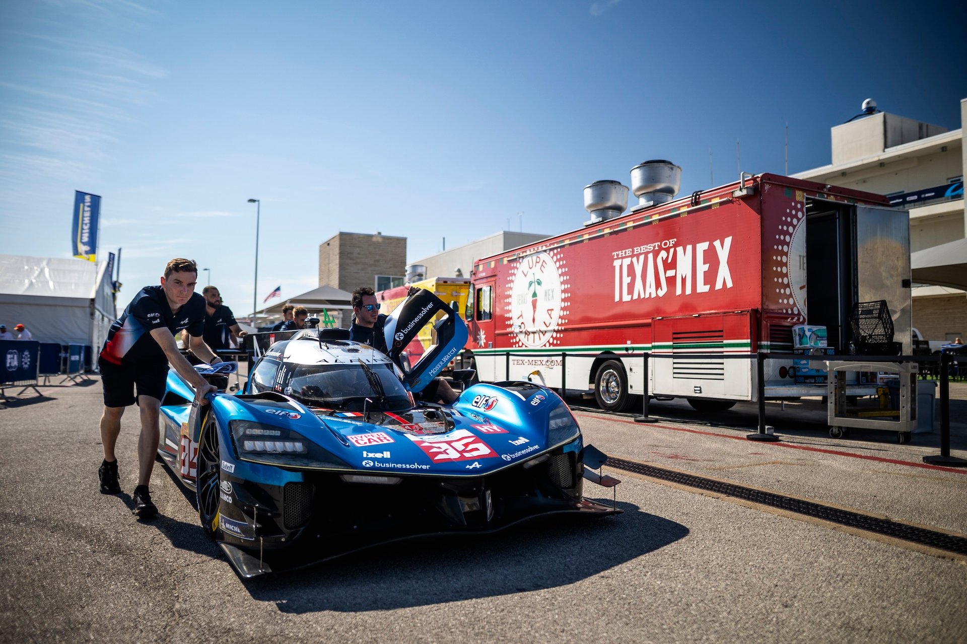 Wec Austin 2025 : Alpine Endurance Team Piégée Par La Pluie, Un Retour Manqué Au Texas 43 35 Chatin Paul-Loup (Fra), Habsburg Ferdinand (Aut), Milesi Charles (Fra), Alpine Endurance Team, Alpine A424, #35, Hypercar, Scrutineering, Verifications Techniques, Illustration During The Lone Star Le Mans 2025, 6Th Round Of The 2025 Fia World Endurance Championship, From September 5 To 7, 2025 On The Circuit Of The Americas In Austin, Texas, United States Of America - Photo Thomas Fenetre / Dppi