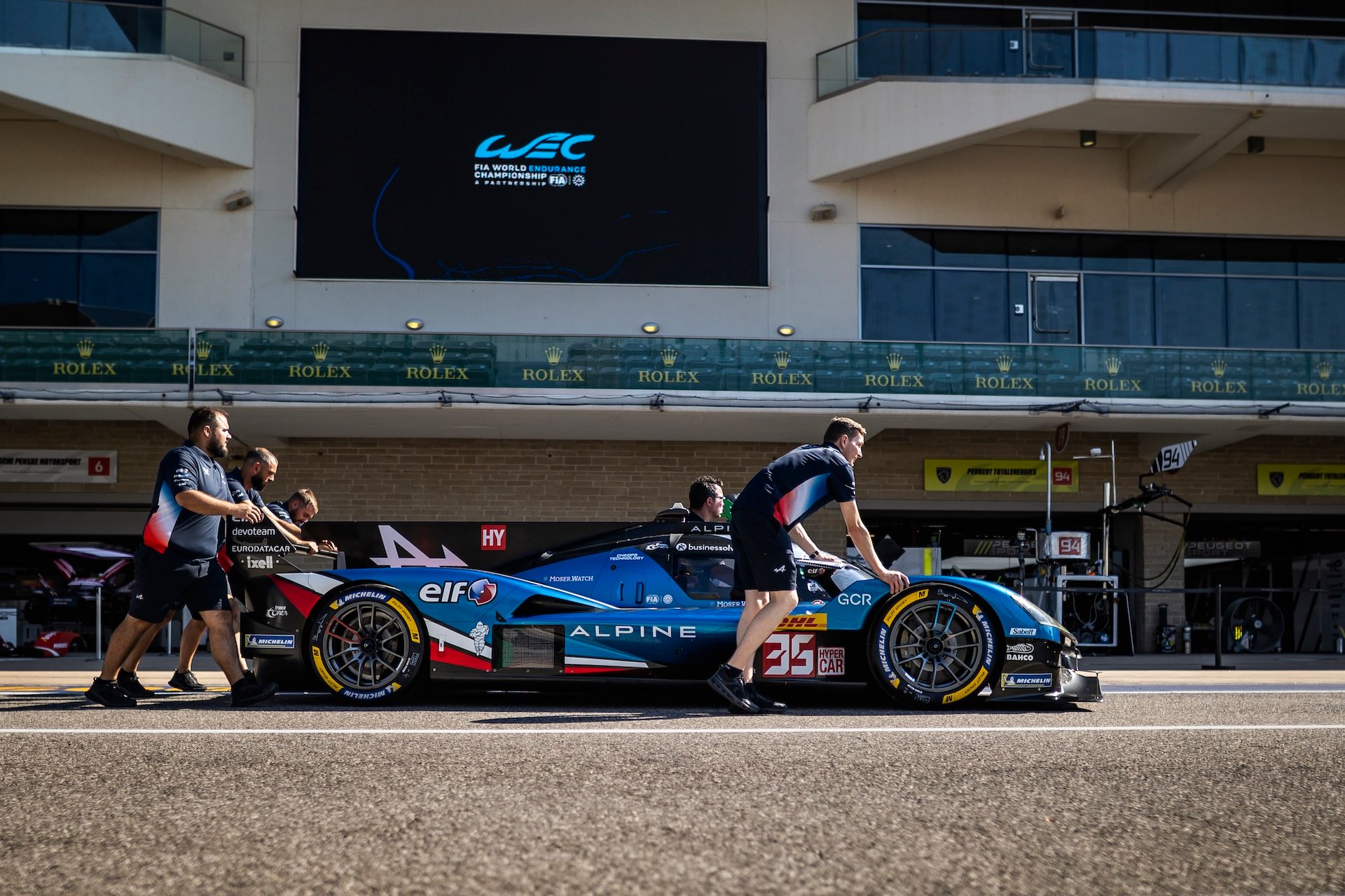 Wec Austin 2025 : Alpine Endurance Team Piégée Par La Pluie, Un Retour Manqué Au Texas 59 35 Chatin Paul-Loup (Fra), Habsburg Ferdinand (Aut), Milesi Charles (Fra), Alpine Endurance Team, Alpine A424, #35, Hypercar, Scrutineering, Verifications Techniques, Illustration During The Lone Star Le Mans 2025, 6Th Round Of The 2025 Fia World Endurance Championship, From September 5 To 7, 2025 On The Circuit Of The Americas In Austin, Texas, United States Of America - Photo Thomas Fenetre / Dppi