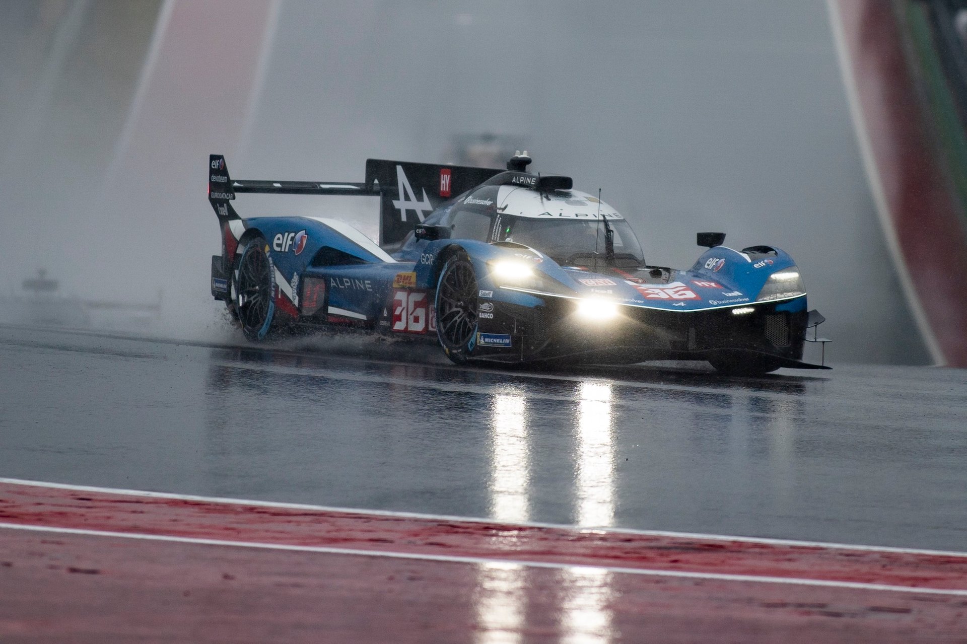 Wec Austin 2025 : Alpine Endurance Team Piégée Par La Pluie, Un Retour Manqué Au Texas 30 36 Makowiecki Frédéric (Fra), Gounon Jules (Fra), Schumacher Mick (Ger), Alpine Endurance Team, Alpine A424 #36, Hypercar, Start Of The Race, Depart, Action During The Lone Star Le Mans 2025, 6Th Round Of The 2025 Fia World Endurance Championship, From September 5 To 7, 2025 On The Circuit Of The Americas In Austin, Texas, United States Of America - Photo Thomas Fenetre / Dppi