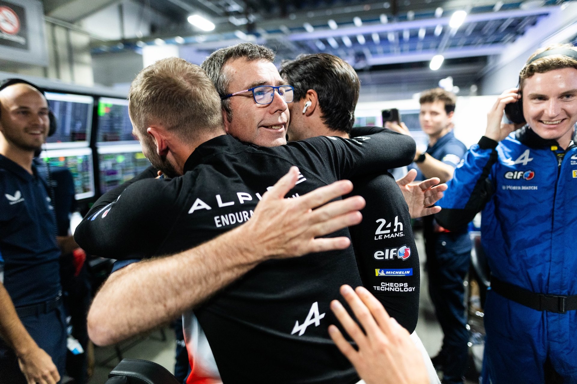 Famin Bruno (Fra), Alpine, Portrai 35 Chatin Paul-Loup (Fra), Habsburg Ferdinand (Aut), Milesi Charles (Fra), Alpine Endurance Team, Alpine A424 #35, Hypercar, Celebration Mechanic, Mecanicien Engineers During The 6 Hours Of Fuji 2025, 7Th Round Of The 2025 Fia World Endurance Championship, From September 26 To 28, 2025 On The Fuji Speedway In Oyama, Shizuoka, Japan - Photo Joao Filipe / Dppi