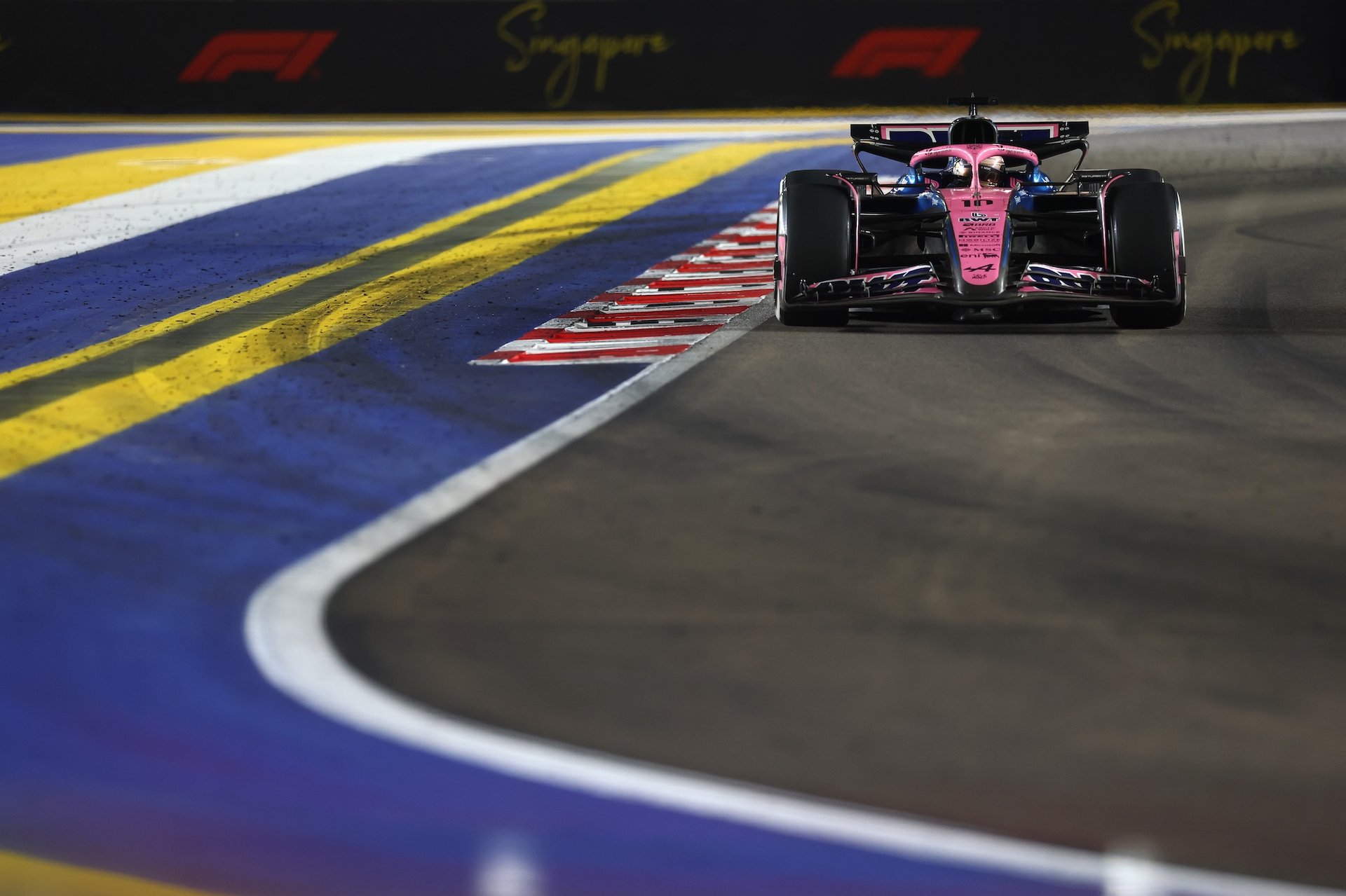 Singapore, Singapore - October 05: Pierre Gasly Of France Driving The (10) Alpine F1 A525 Renault On Track During The F1 Grand Prix Of Singapore At Marina Bay Street Circuit On October 05, 2025 In Singapore, Singapore. (Photo By Zak Mauger/Lat Images)