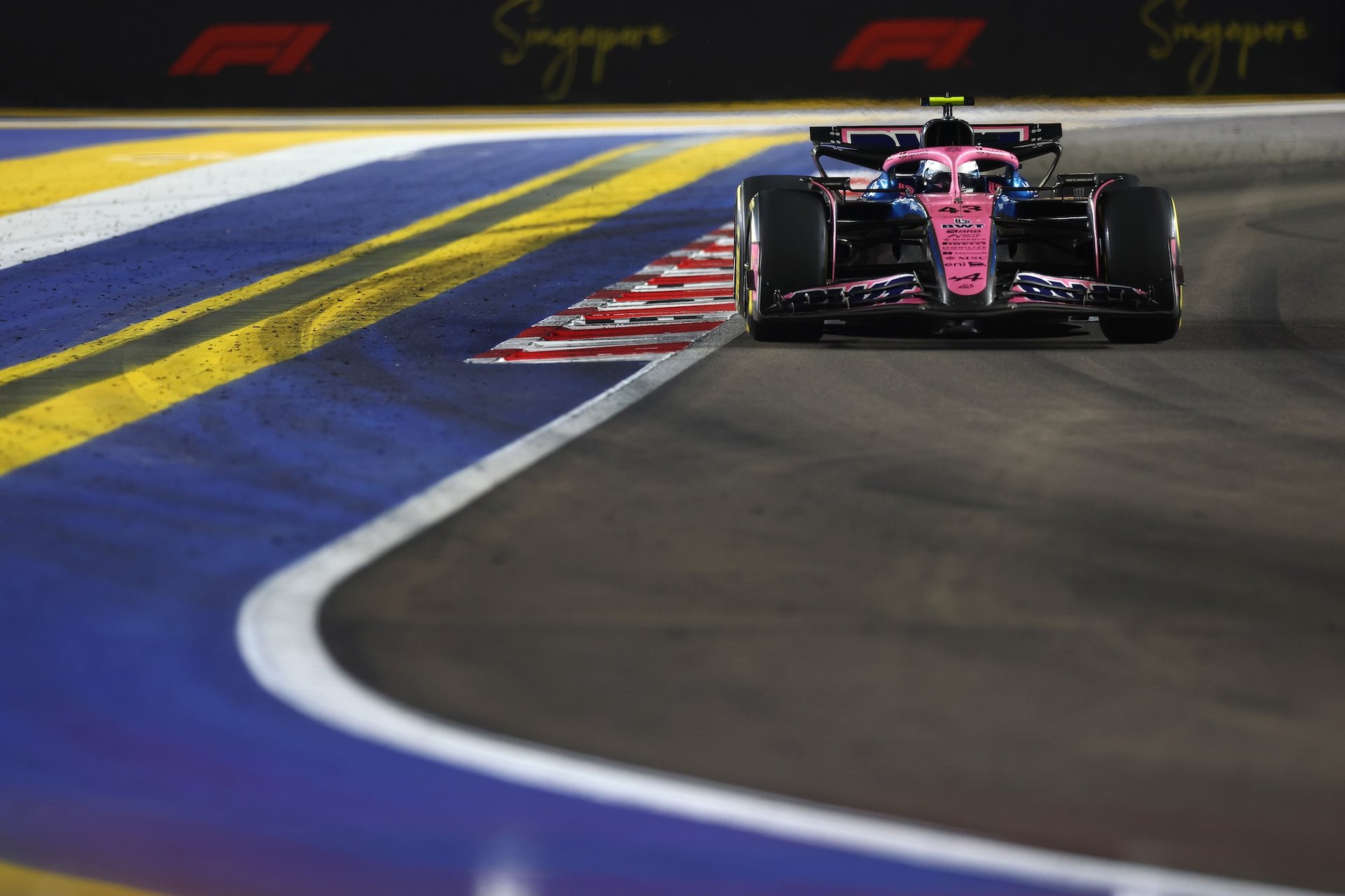 Singapore, Singapore - October 05: Franco Colapinto Of Argentina Driving The (43) Alpine F1 A525 Renault On Track During The F1 Grand Prix Of Singapore At Marina Bay Street Circuit On October 05, 2025 In Singapore, Singapore. (Photo By Zak Mauger/Lat Images)