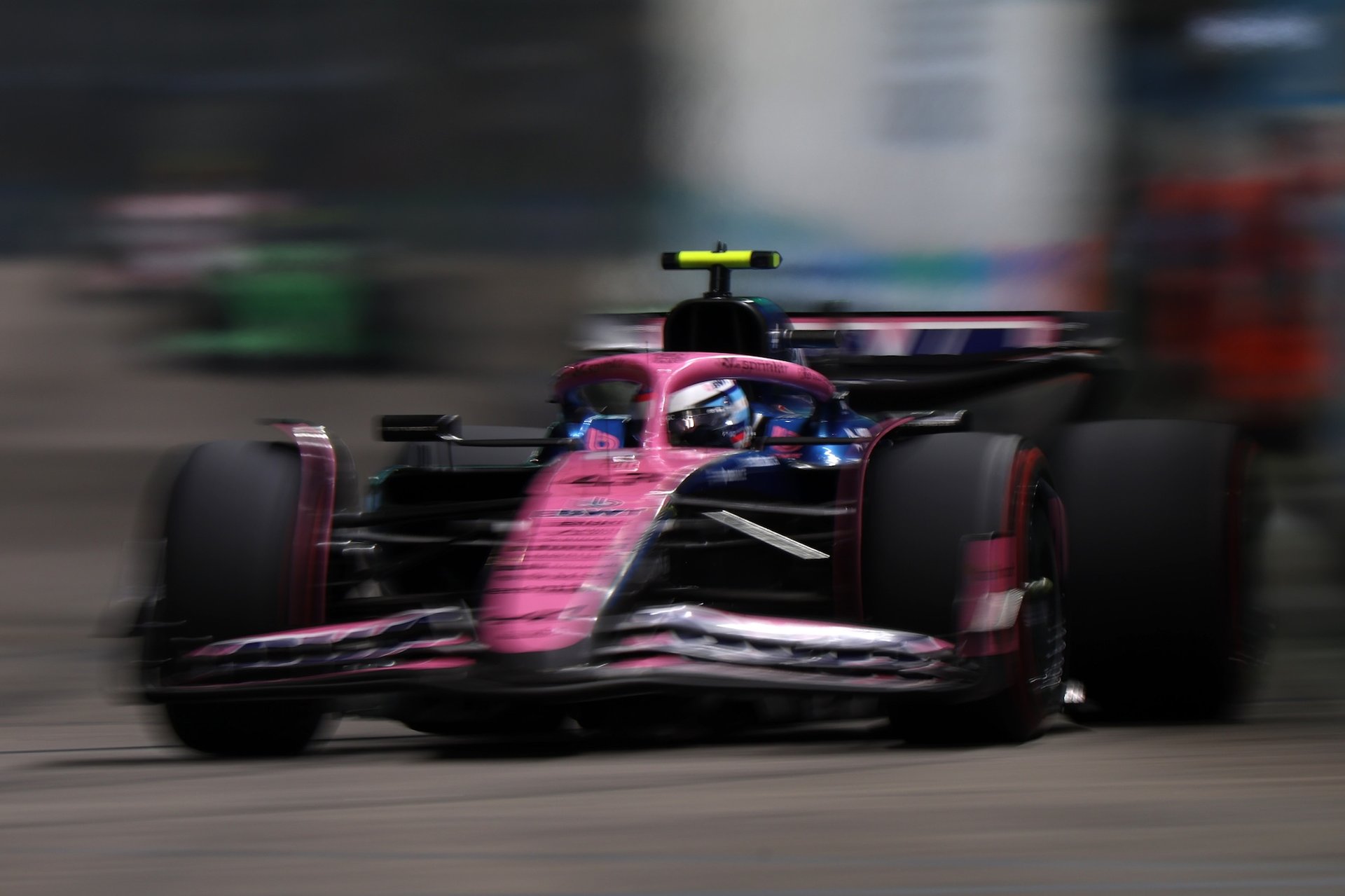 Singapore, Singapore - October 05: Franco Colapinto Of Argentina Driving The (43) Alpine F1 A525 Renault On Track During To The F1 Grand Prix Of Singapore At Marina Bay Street Circuit On October 05, 2025 In Singapore, Singapore. (Photo By Steven Tee/Lat Images)