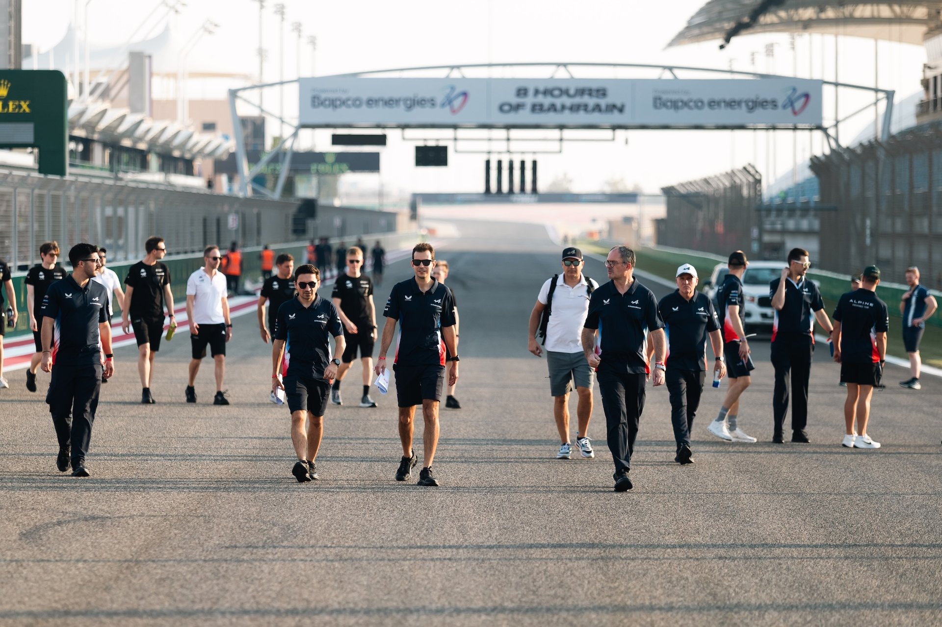 Alpine Endurance Team Engineer Mechanic, Mecanicien During The 8 Hours Of Bahrain 2025, 8Th Round Of The 2025 Fia World Endurance Championship, From November 6 To 8, 2025 On The Bahrain International Circuit In Sakhir, Bahrain - Photo Joao Filipe / Dppi