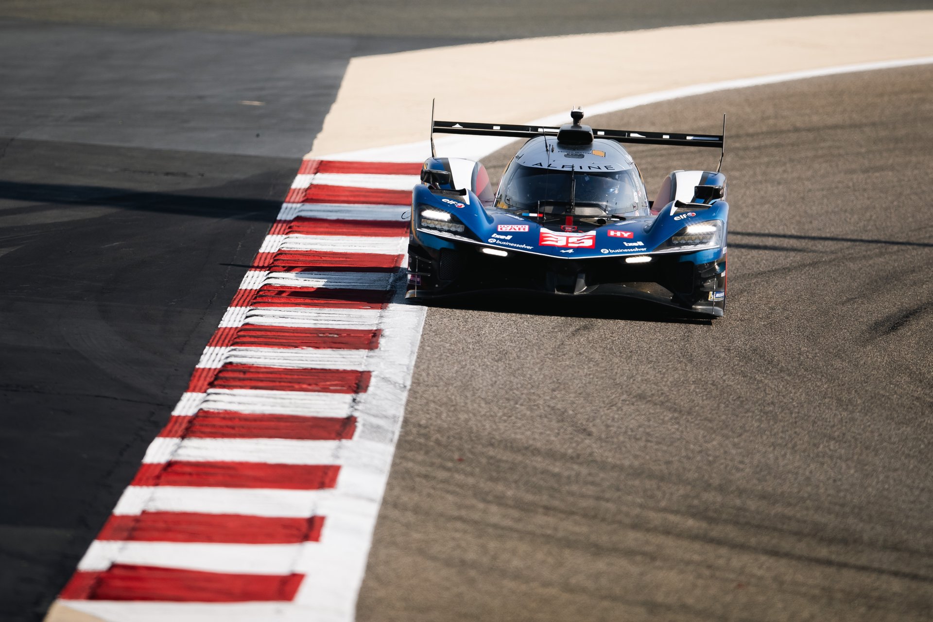 Wec 2025 : Alpine Endurance Team Boucle Une Saison En Progrès Et Vise Déjà 2026 28 35 Chatin Paul-Loup (Fra), Habsburg Ferdinand (Aut), Milesi Charles (Fra), Alpine Endurance Team, Alpine A424 #35, Hypercar, Action During The 8 Hours Of Bahrain 2025, 8Th Round Of The 2025 Fia World Endurance Championship, From November 6 To 8, 2025 On The Bahrain International Circuit In Sakhir, Bahrain - Photo Joao Filipe / Dppi