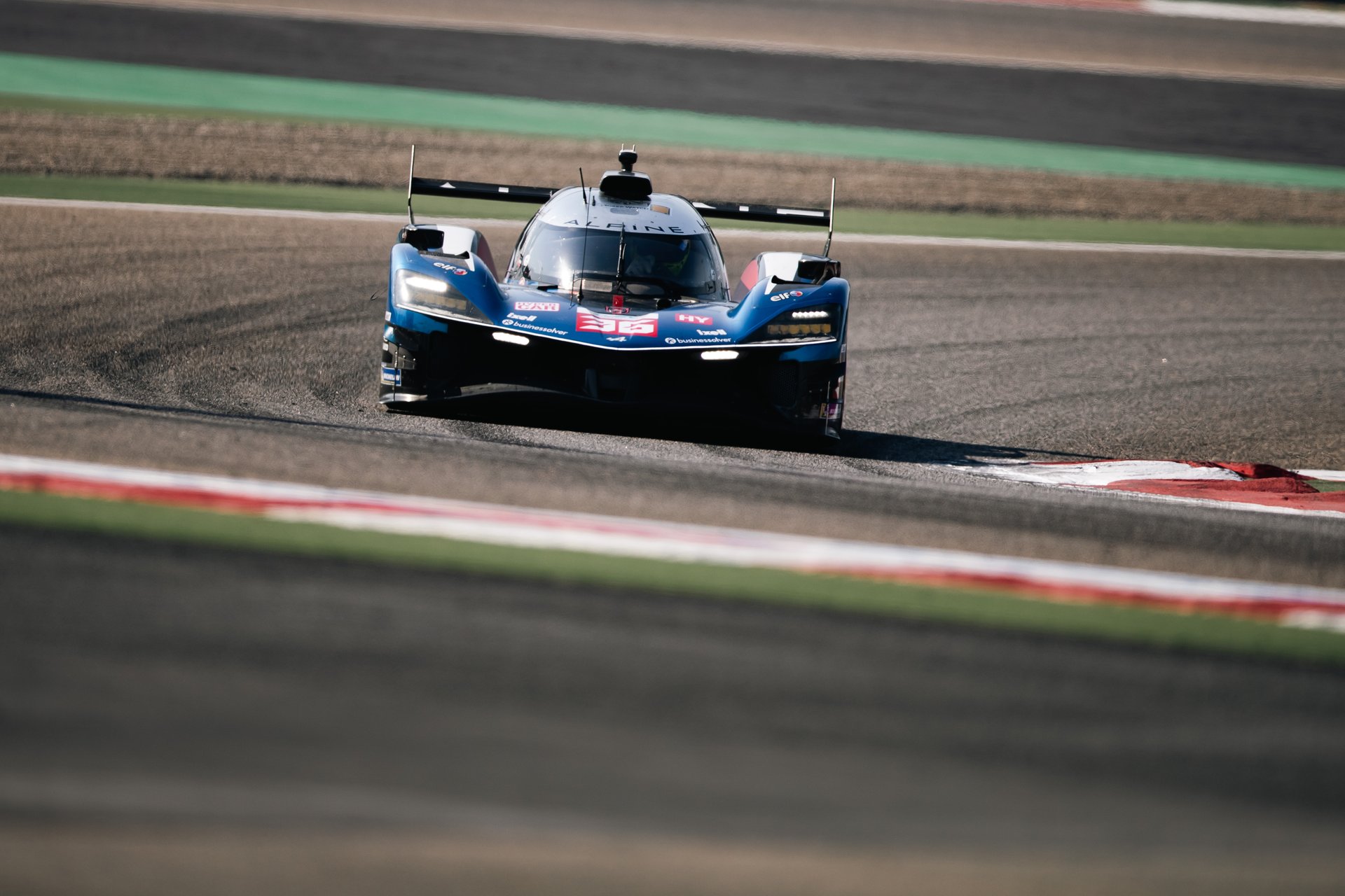 Wec 2025 : Alpine Endurance Team Boucle Une Saison En Progrès Et Vise Déjà 2026 29 36 Makowiecki Frédéric (Fra), Gounon Jules (Fra), Schumacher Mick (Ger), Alpine Endurance Team, Alpine A424 #36, Hypercar, Action During The 8 Hours Of Bahrain 2025, 8Th Round Of The 2025 Fia World Endurance Championship, From November 6 To 8, 2025 On The Bahrain International Circuit In Sakhir, Bahrain - Photo Joao Filipe / Dppi