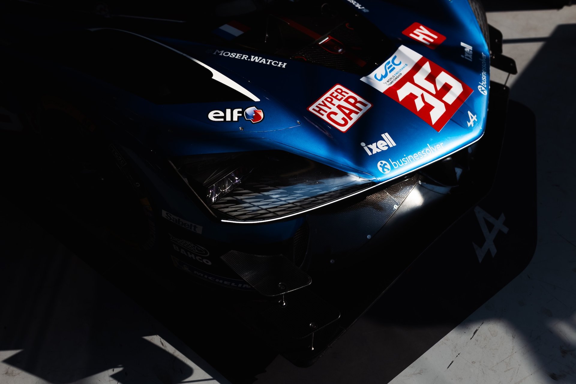 35 Chatin Paul-Loup (Fra), Habsburg Ferdinand (Aut), Milesi Charles (Fra), Alpine Endurance Team, Alpine A424 #35, Hypercar, Garage, Box, During The 8 Hours Of Bahrain 2025, 8Th Round Of The 2025 Fia World Endurance Championship, From November 6 To 8, 2025 On The Bahrain International Circuit In Sakhir, Bahrain - Photo Joao Filipe / Dppi