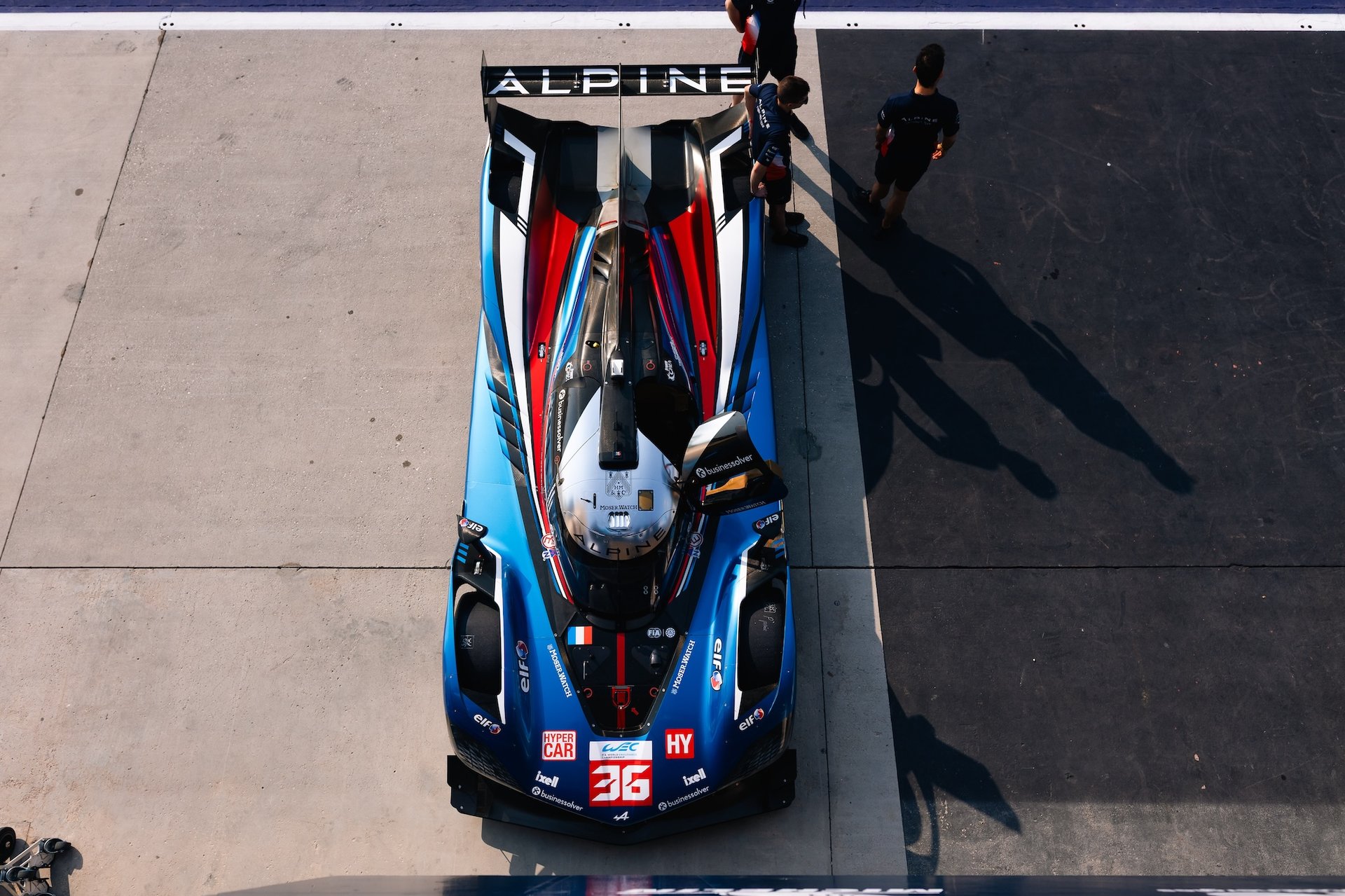 36 Makowiecki Frédéric (Fra), Gounon Jules (Fra), Schumacher Mick (Ger), Alpine Endurance Team, Alpine A424 #36, Hypercar, Pitlane, Scrutineering, Verifications Techniques, During The 8 Hours Of Bahrain 2025, 8Th Round Of The 2025 Fia World Endurance Championship, From November 6 To 8, 2025 On The Bahrain International Circuit In Sakhir, Bahrain - Photo Joao Filipe / Dppi