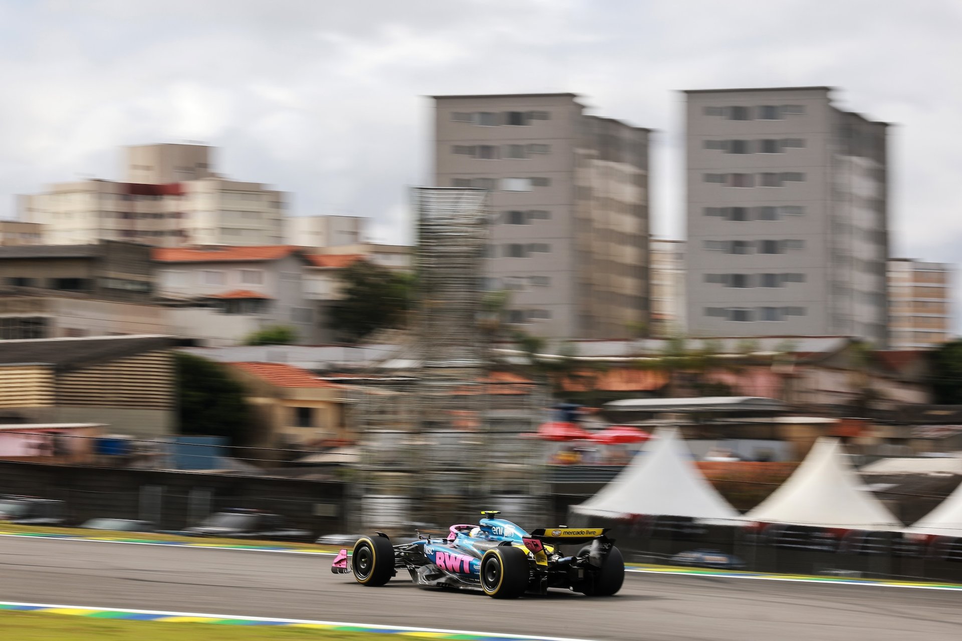 Bwt Alpine Formula One Team : Un Souffle Retrouvé Au Grand-Prix De São Paulo 2025 26 Sao Paulo, Brazil - November 09: Franco Colapinto Of Argentina Driving The (43) Alpine F1 A525 Renault On Track During The F1 Grand Prix Of Brazil At Autodromo Jose Carlos Pace On November 09, 2025 In Sao Paulo, Brazil. (Photo By Hector Vivas/Getty Images)