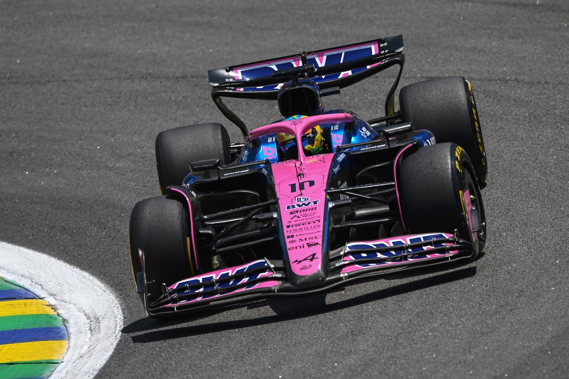 Bwt Alpine Formula One Team : Un Souffle Retrouvé Au Grand-Prix De São Paulo 2025 12 Sao Paulo, Brazil - November 07: Pierre Gasly Of France Driving The (10) Alpine F1 A525 Renault On Track During Practice Ahead Of The F1 Grand Prix Of Brazil At Autodromo Jose Carlos Pace On November 07, 2025 In Sao Paulo, Brazil. (Photo By Rudy Carezzevoli/Getty Images)
