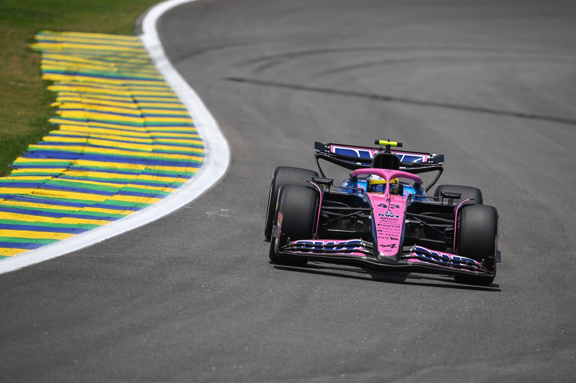 Bwt Alpine Formula One Team : Un Souffle Retrouvé Au Grand-Prix De São Paulo 2025 7 Sao Paulo, Brazil - November 07: Franco Colapinto Of Argentina Driving The (43) Alpine F1 A525 Renault On Track During Practice Ahead Of The F1 Grand Prix Of Brazil At Autodromo Jose Carlos Pace On November 07, 2025 In Sao Paulo, Brazil. (Photo By Rudy Carezzevoli/Getty Images)