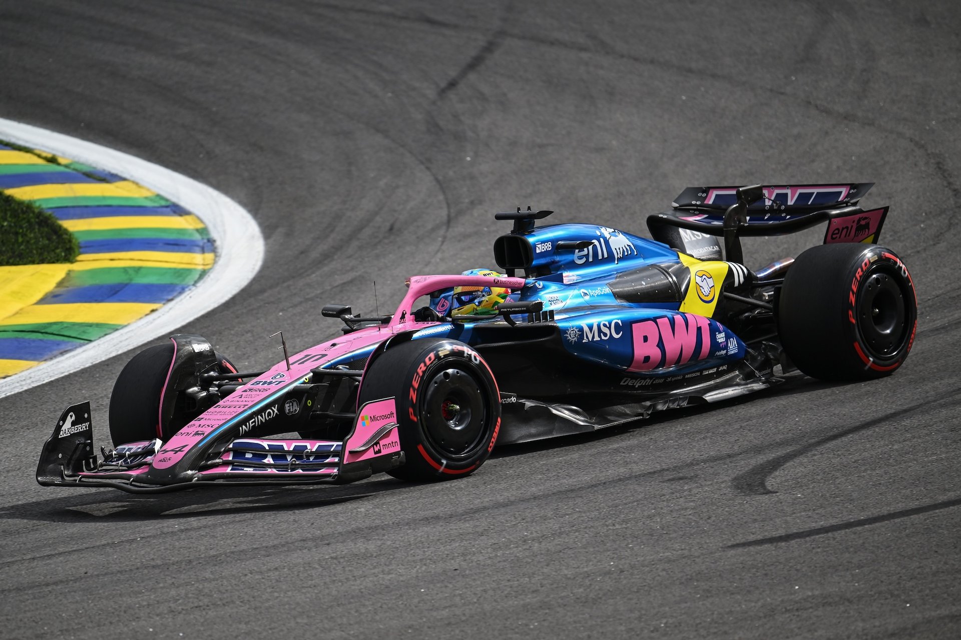 Bwt Alpine Formula One Team : Un Souffle Retrouvé Au Grand-Prix De São Paulo 2025 14 Sao Paulo, Brazil - November 08: Pierre Gasly Of France Driving The (10) Alpine F1 A525 Renault On Track During Qualifying Ahead Of The F1 Grand Prix Of Brazil At Autodromo Jose Carlos Pace On November 08, 2025 In Sao Paulo, Brazil. (Photo By Sam Bagnall/Sutton Images)