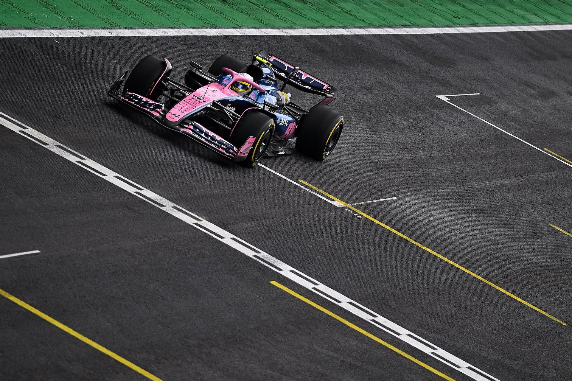 Bwt Alpine Formula One Team : Un Souffle Retrouvé Au Grand-Prix De São Paulo 2025 15 Sao Paulo, Brazil - November 08: Franco Colapinto Of Argentina Driving The (43) Alpine F1 A525 Renault On Track During The Sprint Ahead Of The F1 Grand Prix Of Brazil At Autodromo Jose Carlos Pace On November 08, 2025 In Sao Paulo, Brazil. (Photo By Pauline Ballet/Lat Images)