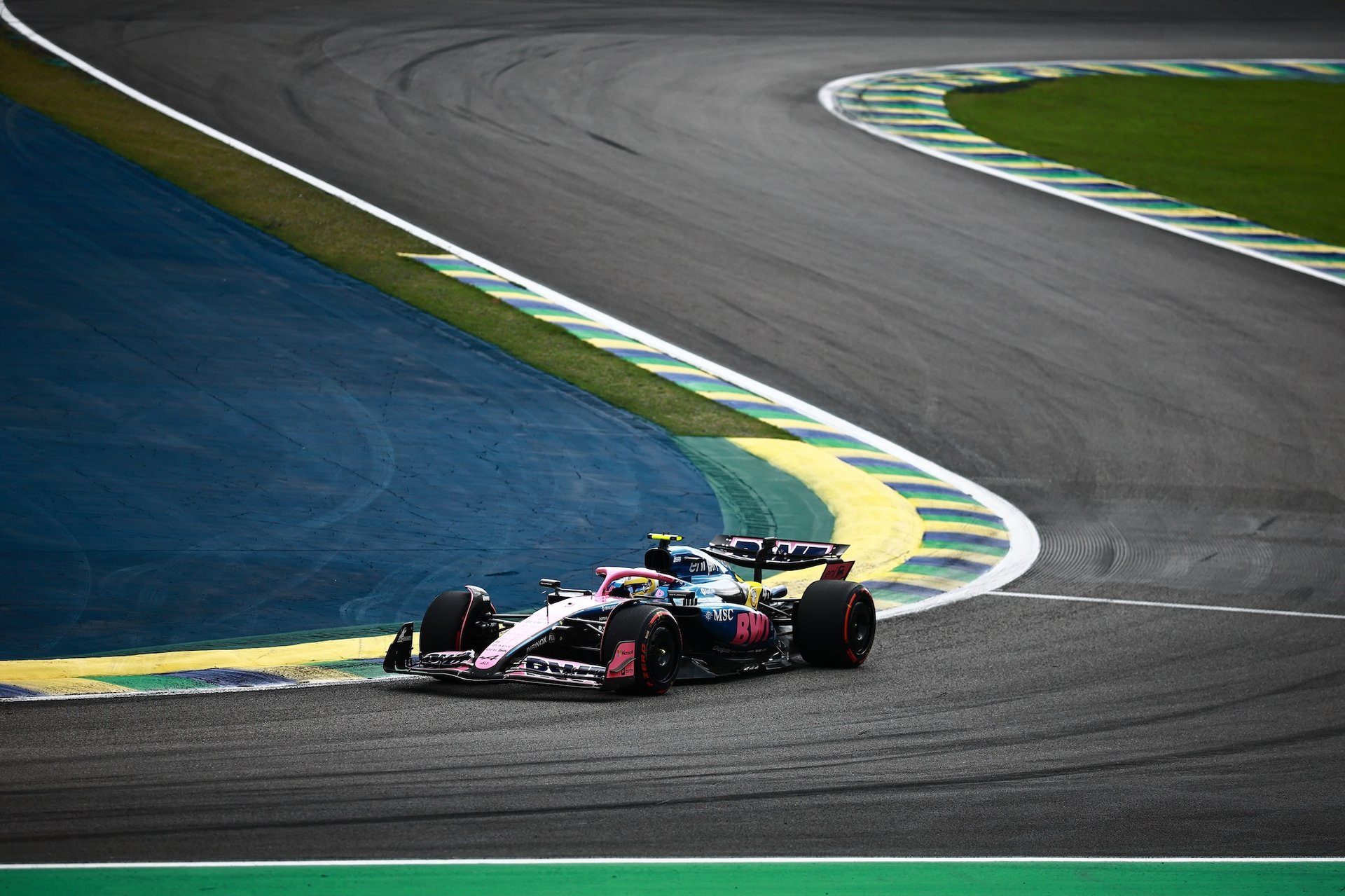 Bwt Alpine Formula One Team : Un Souffle Retrouvé Au Grand-Prix De São Paulo 2025 18 Sao Paulo, Brazil - November 08: Franco Colapinto Of Argentina Driving The (43) Alpine F1 A525 Renault On Track During Qualifying Ahead Of The F1 Grand Prix Of Brazil At Autodromo Jose Carlos Pace On November 08, 2025 In Sao Paulo, Brazil. (Photo By Hector Vivas/Getty Images)