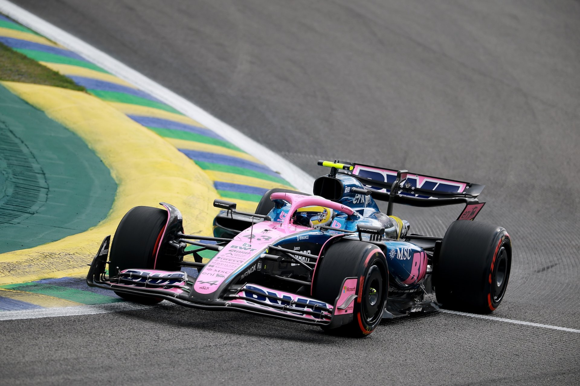 Bwt Alpine Formula One Team : Un Souffle Retrouvé Au Grand-Prix De São Paulo 2025 20 Sao Paulo, Brazil - November 08: Franco Colapinto Of Argentina Driving The (43) Alpine F1 A525 Renault On Track During Qualifying Ahead Of The F1 Grand Prix Of Brazil At Autodromo Jose Carlos Pace On November 08, 2025 In Sao Paulo, Brazil. (Photo By Hector Vivas/Getty Images)