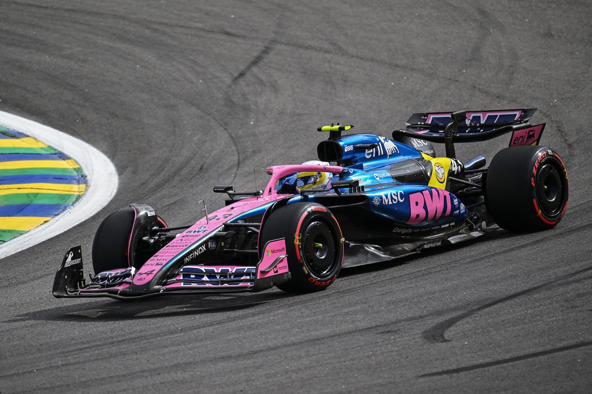 Bwt Alpine Formula One Team : Un Souffle Retrouvé Au Grand-Prix De São Paulo 2025 22 Sao Paulo, Brazil - November 08: Franco Colapinto Of Argentina Driving The (43) Alpine F1 A525 Renault On Track During Qualifying Ahead Of The F1 Grand Prix Of Brazil At Autodromo Jose Carlos Pace On November 08, 2025 In Sao Paulo, Brazil. (Photo By Sam Bagnall/Sutton Images)