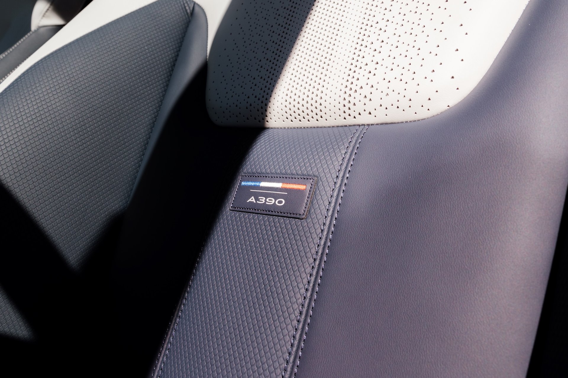 Alpine A390 : Vraie Alpine Ou Simple Électrique Badgée Sport ? Notre Essai 31 Alpine A390 Essais Test Drive Malaga Novembre 2025 57 | Alpine A390 : Vraie Alpine Ou Simple Électrique Badgée Sport ? Notre Essai