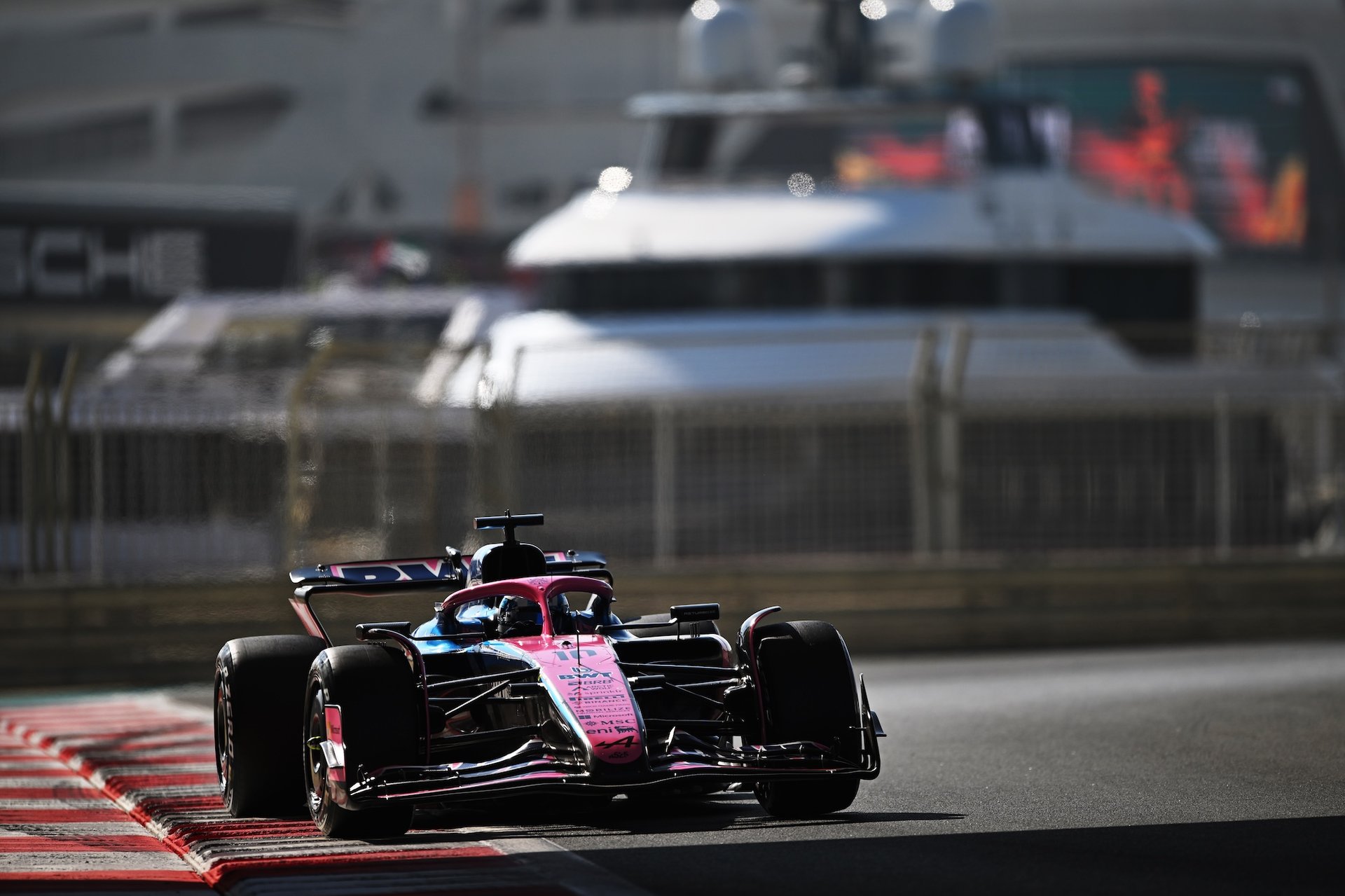 Bwt Alpine Formula One Team – Un Dernier Roulage Pour Clore 2025 À Abu Dhabi Avec Pierre Gasly Et Kush Maini 5 Abu Dhabi, United Arab Emirates - December 09: Pierre Gasly Of France Driving The (10) Alpine F1 A525 Renault On Track During F1 Testing At Yas Marina Circuit On December 09, 2025 In Abu Dhabi, United Arab Emirates. (Photo By Rudy Carezzevoli/Getty Images)