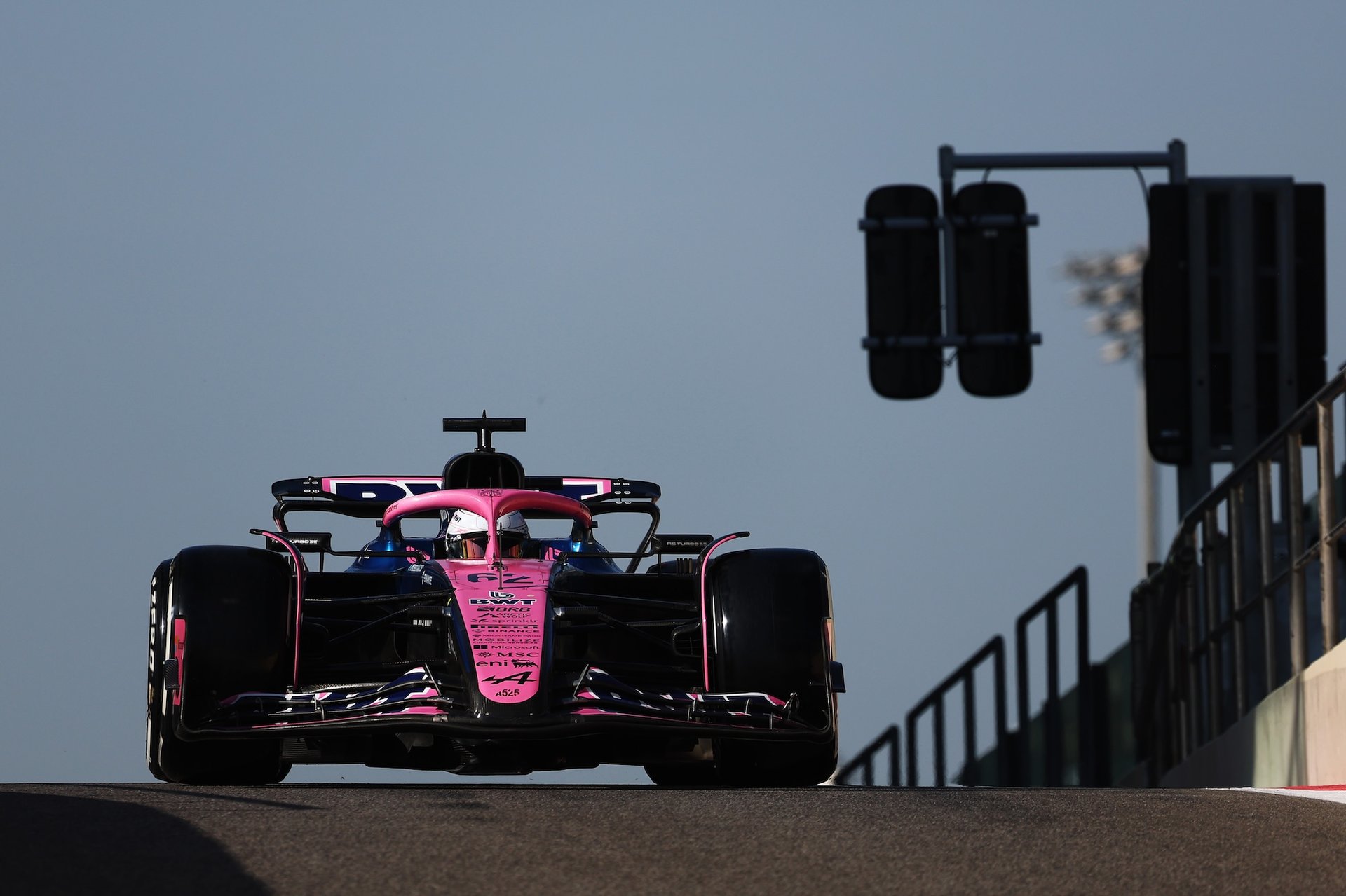 Bwt Alpine Formula One Team – Un Dernier Roulage Pour Clore 2025 À Abu Dhabi Avec Pierre Gasly Et Kush Maini 6 Abu Dhabi, United Arab Emirates - December 09: Kush Maini Of India Driving The (62) Alpine F1 A525 Renault On Track During F1 Testing At Yas Marina Circuit On December 09, 2025 In Abu Dhabi, United Arab Emirates. (Photo By Mark Thompson/Getty Images)