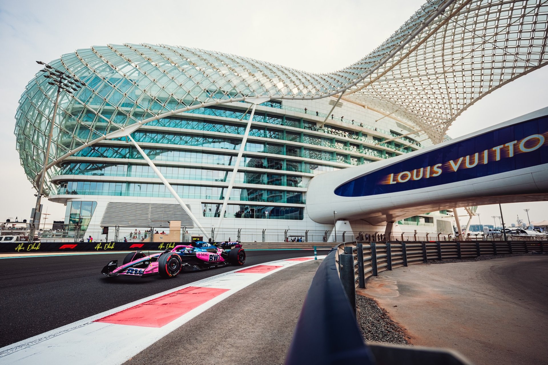 Bwt Alpine Formula One Team F1 A525 Pierre Gasly Franco Colapinto Paul Aron Grand Prix D'Abu Dhabi Essais Vendredi 2025