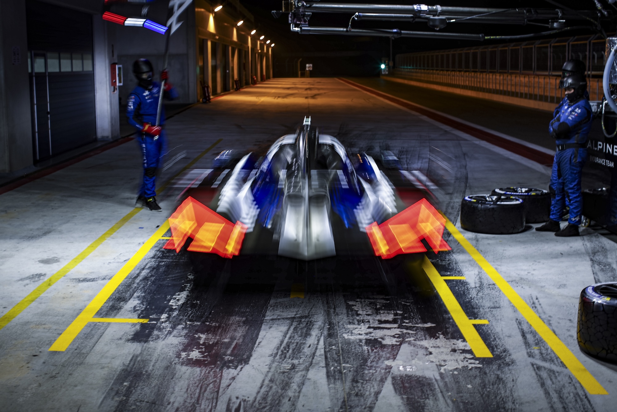 36 MAKOWIECKI Frédéric (fra), GOUNON Jules (fra), MARTINS Victor (fra), Alpine Endurance Team, Alpine A424 #36, Hypercar, mechanic, mecanicien during the Alpine private test session on the MotorLand Aragon from Februar 25 to 26, 2026 in Alcaniz, Spain - Photo Xavier Bonilla / DPPI