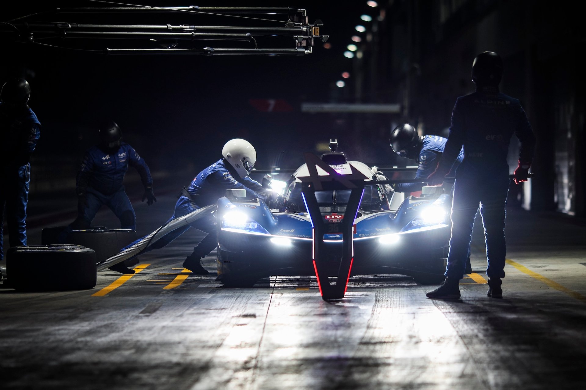 36 Makowiecki Frédéric (Fra), Gounon Jules (Fra), Martins Victor (Fra), Alpine Endurance Team, Alpine A424 #36, Hypercar, Mechanic During The Alpine Private Test Session At Motorland Aragón From February 25 To 26, 2026 In Alcañiz, Spain - Photo Xavier Bonilla / Dppi