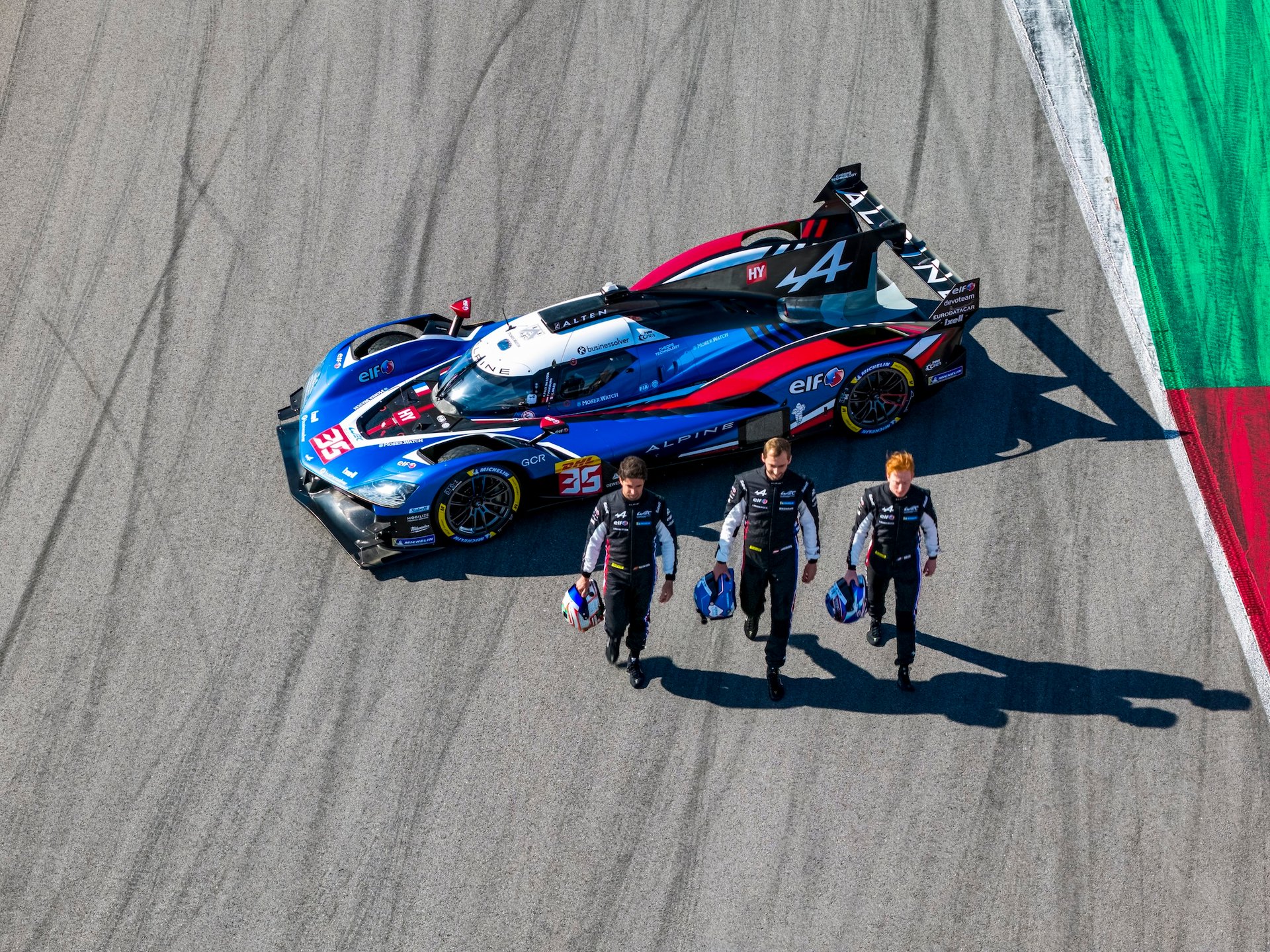 Alpine A424 Après 2026 : Quelles Options Pour Survivre À La Fin Du Programme Hypercar Usine ? 17 35 Da Costa Antonio (Por), Habsburg Ferdinand (Aut), Milesi Charles (Fra), Alpine Endurance Team, Alpine A424 #35, Hypercar, Portrait During The Alpine Private Test Session On The Motorland Aragon From Februar 25 To 26, 2026 In Alcaniz, Spain - Photo Drone C3C / Dppi