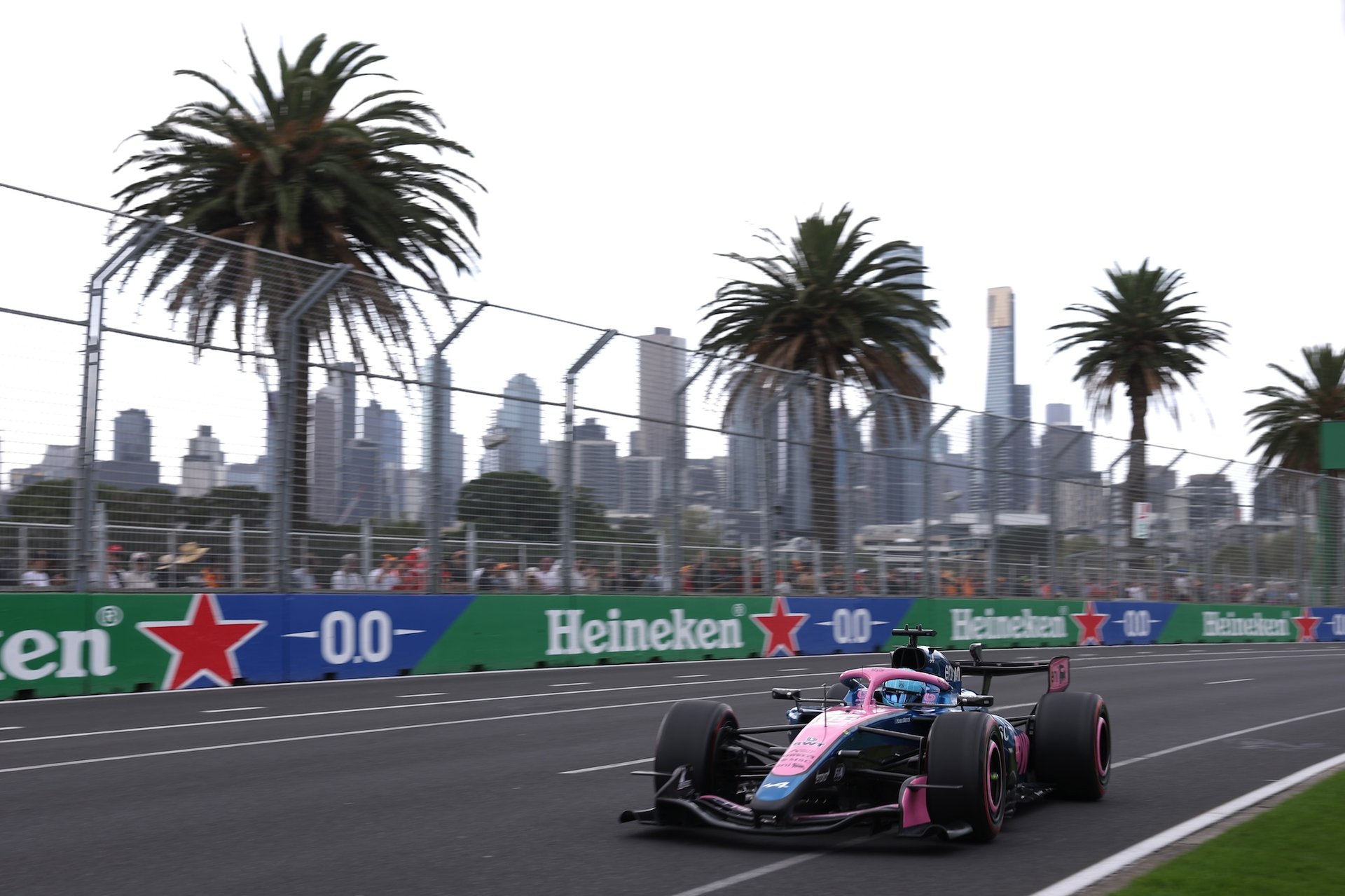 Bwt Alpine Formula One Team – El3 En Progrès Relatif, Qualifications Sans Réponse : À Melbourne, Enstone Doit Déjà Rendre Des Comptes 17 Melbourne, Australia - March 07: Pierre Gasly Of France Driving The (10) Alpine F1 A526 Mercedes On Track During Qualifying Ahead Of The F1 Grand Prix Of Australia At Albert Park Grand Prix Circuit On March 07, 2026 In Melbourne, Australia. (Photo By Lars Baron/Getty Images)