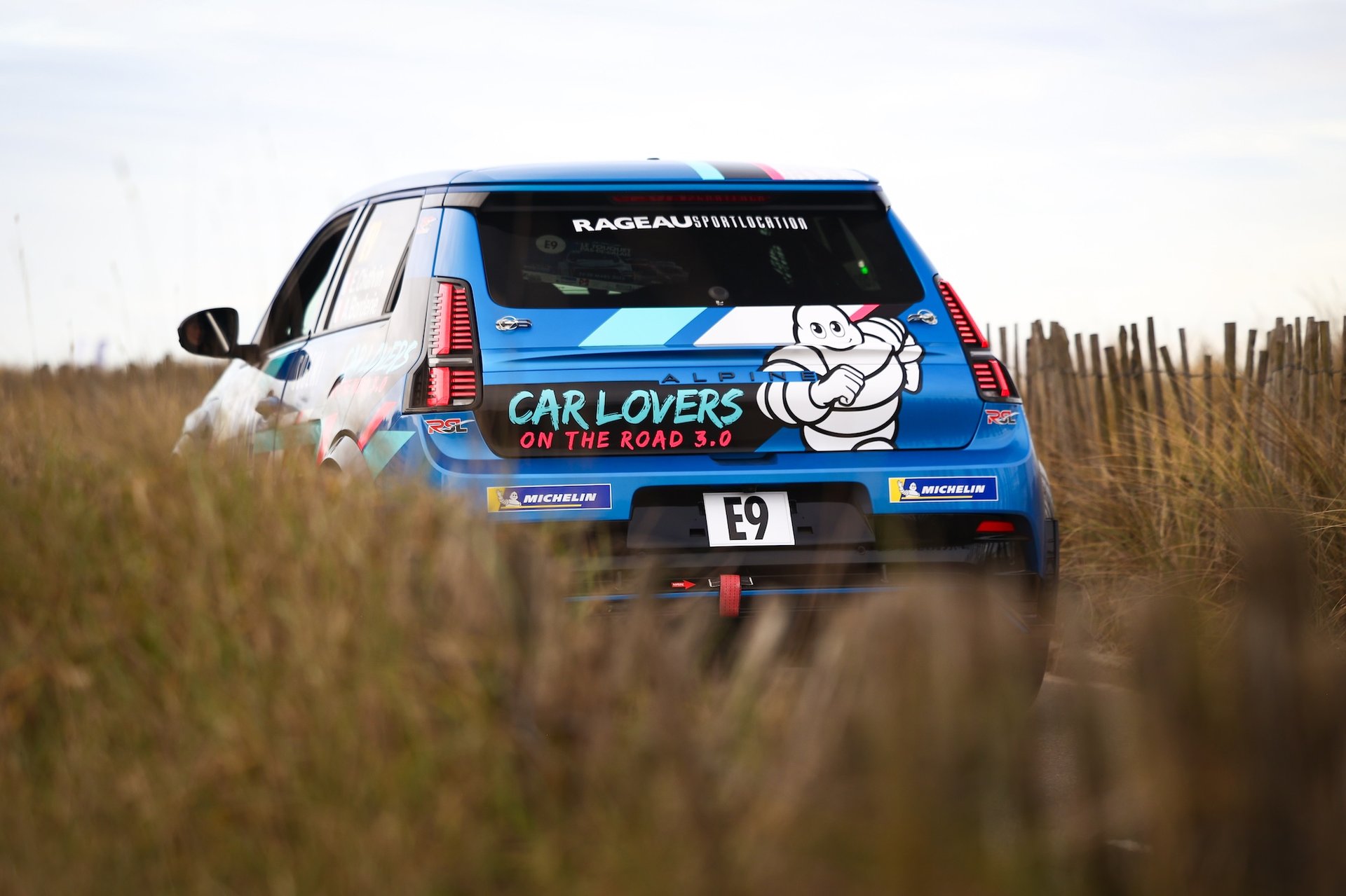 Alpine A290 Rally Trophy: Melvin Rabilloud Strikes Early At Le Touquet 14 E9 Chalvin Emma, Borderie Amandine, Alpine A290, Podium De Départ During The Rallye Le Touquet Pas-De-Calais 2026, 1St Round Of The Championnat De France Des Rallyes 2026, From March 27 To 28 In Le Touquet, France - Photo André Ferreira / Dppi