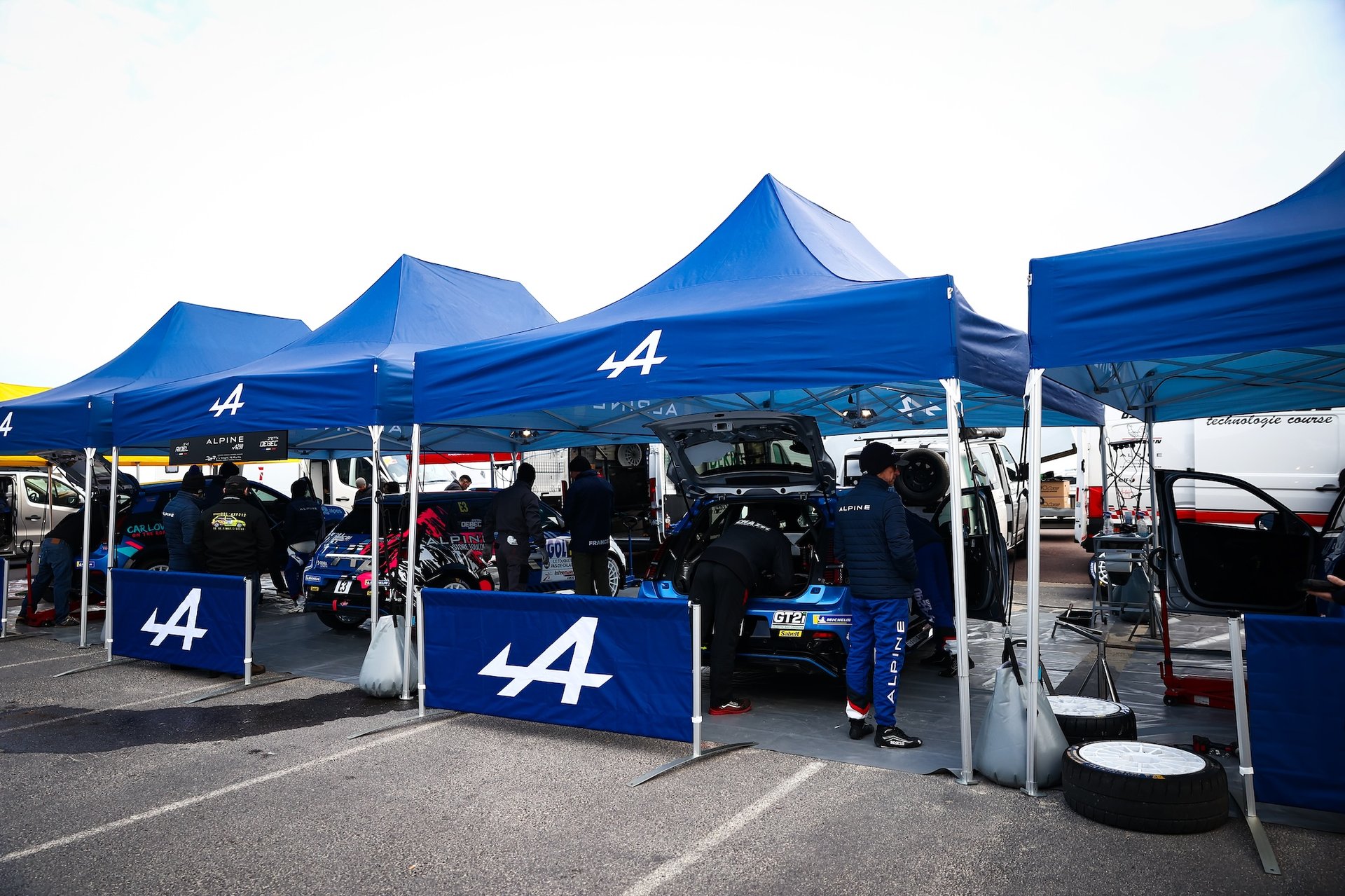 Alpine A290 Rally Trophy: Melvin Rabilloud Strikes Early At Le Touquet 15 Trophée Alpine A290 Rallye, Parc D’assistance During The Rallye Le Touquet Pas-De-Calais 2026, 1St Round Of The Championnat De France Des Rallyes 2026, From March 27 To 28 In Le Touquet, France - Photo André Ferreira / Dppi