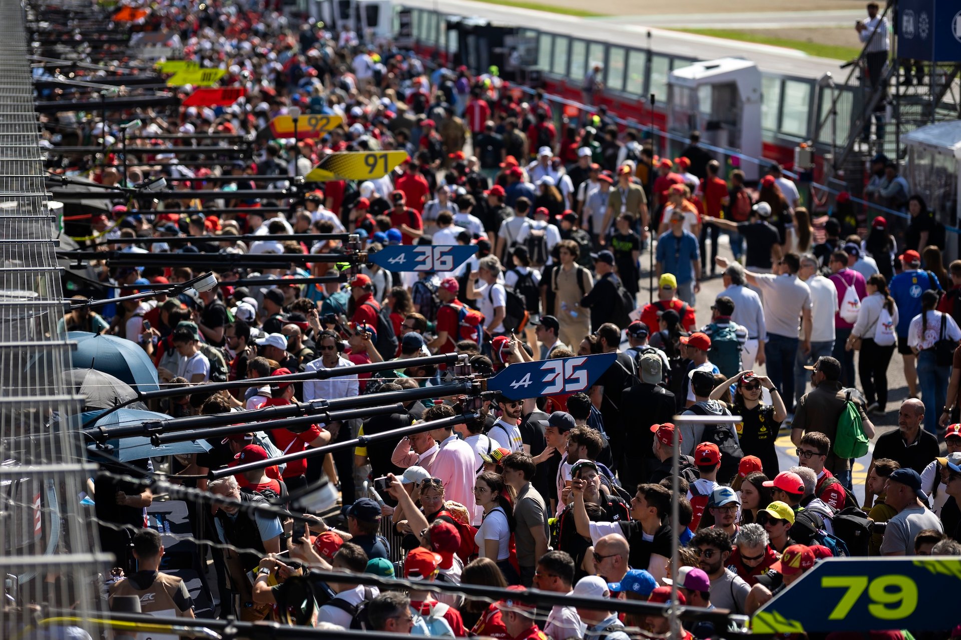 6 Hours Of Imola 2026 Wec: Alpine A424 Fights To P4 13 Alpine Endurance Team, Illustration, Pit Walk During The 6 Hours Of Imola 2026, 1St Round Of 2026 Fia World Endurance Championship, From April 16 To 19, 2026 On The Autodromo Enzo E Dino Ferrari In Imola, Italy - Photo Thomas Fenetre / Dppi