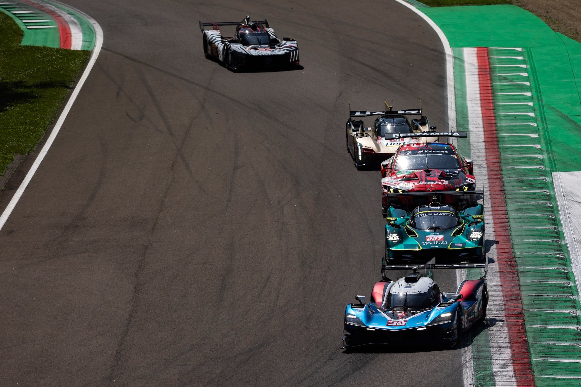 6 Hours Of Imola 2026 Wec: Alpine A424 Fights To P4 9 36 Gounon Jules (Fra), Makowiecki Frédéric (Fra), Martins Victor (Fra), Alpine Endurance Team, Alpine A424 #36, Hypercar, 007 Gamble Tom (Gbr), Tincknell Harry (Gbr), Aston Martin Thor Team, Aston Martin Valkyrie #007, Hypercar, 32 Farfus Augusto (Bra), Gelael Sean (Idn), Leung Darren (Gbr), Team Wrt, Bmw M4 Gt3 Evo #32, Lm Gt3, 38 Bamber Earl (Nzl), Bourdais Sébastien (Fra), Cadillac Hertz Team Jota, Cadillac V-Series.r #38, Hypercar, 93 Cassidy Nick (Nzl), Di Resta Paul (Gbr), Vandoorne Stoffel (Bel), Peugeot Totalenergies, Peugeot 9X8 #93, Hypercar, Action During The 6 Hours Of Imola 2026, 1St Round Of 2026 Fia World Endurance Championship, From April 16 To 19, 2026 On The Autodromo Enzo E Dino Ferrari In Imola, Italy - Photo Thomas Fenetre / Dppi