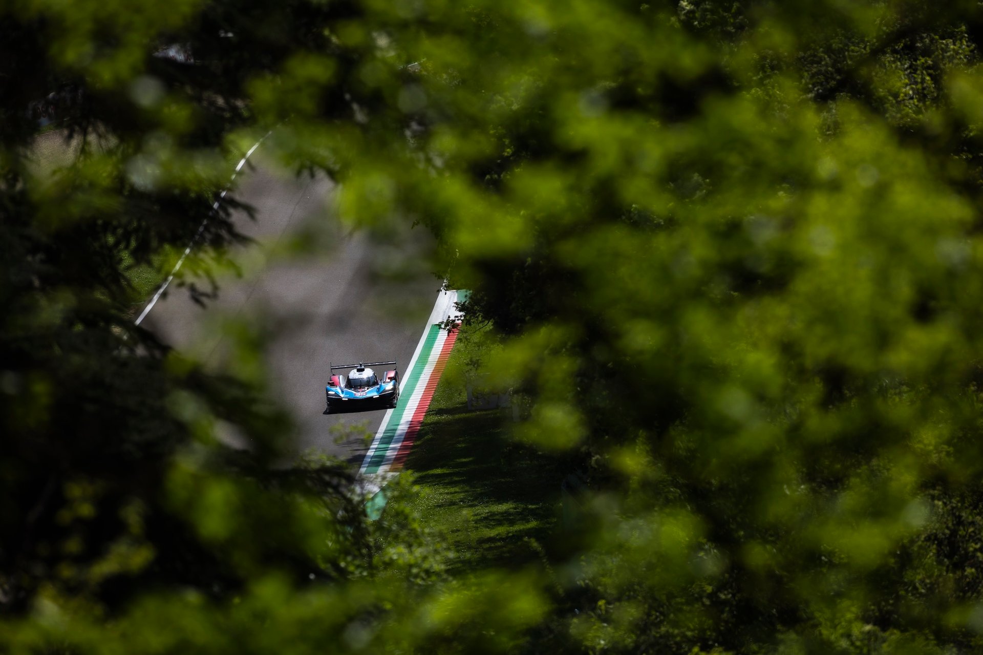 6 Hours Of Imola 2026 Wec: Alpine A424 Fights To P4 11 35 Felix Da Costa António (Prt), Habsburg Ferdinand (Aut), Milesi Charles (Fra), Alpine Endurance Team, Alpine A424 #35, Hypercar, Action During The 6 Hours Of Imola 2026, 1St Round Of 2026 Fia World Endurance Championship, From April 16 To 19, 2026 On The Autodromo Enzo E Dino Ferrari In Imola, Italy - Photo Thomas Fenetre / Dppi