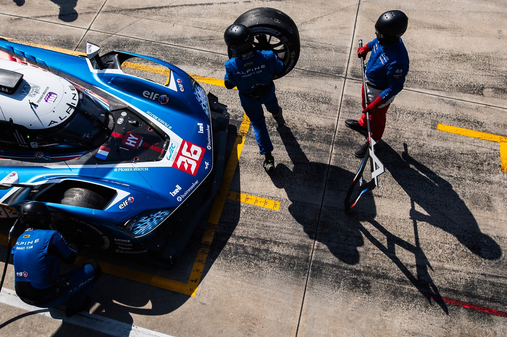 6 Hours Of Imola 2026 Wec: Alpine A424 Fights To P4 24 36 Gounon Jules (Fra), Makowiecki Frédéric (Fra), Martins Victor (Fra), Alpine Endurance Team, Alpine A424 #36, Hypercar, Pitstop, Arrêt Aux Stands During The 6 Hours Of Imola 2026, 1St Round Of 2026 Fia World Endurance Championship, From April 16 To 19, 2026 On The Autodromo Enzo E Dino Ferrari In Imola, Italy - Photo Thomas Fenetre / Dppi