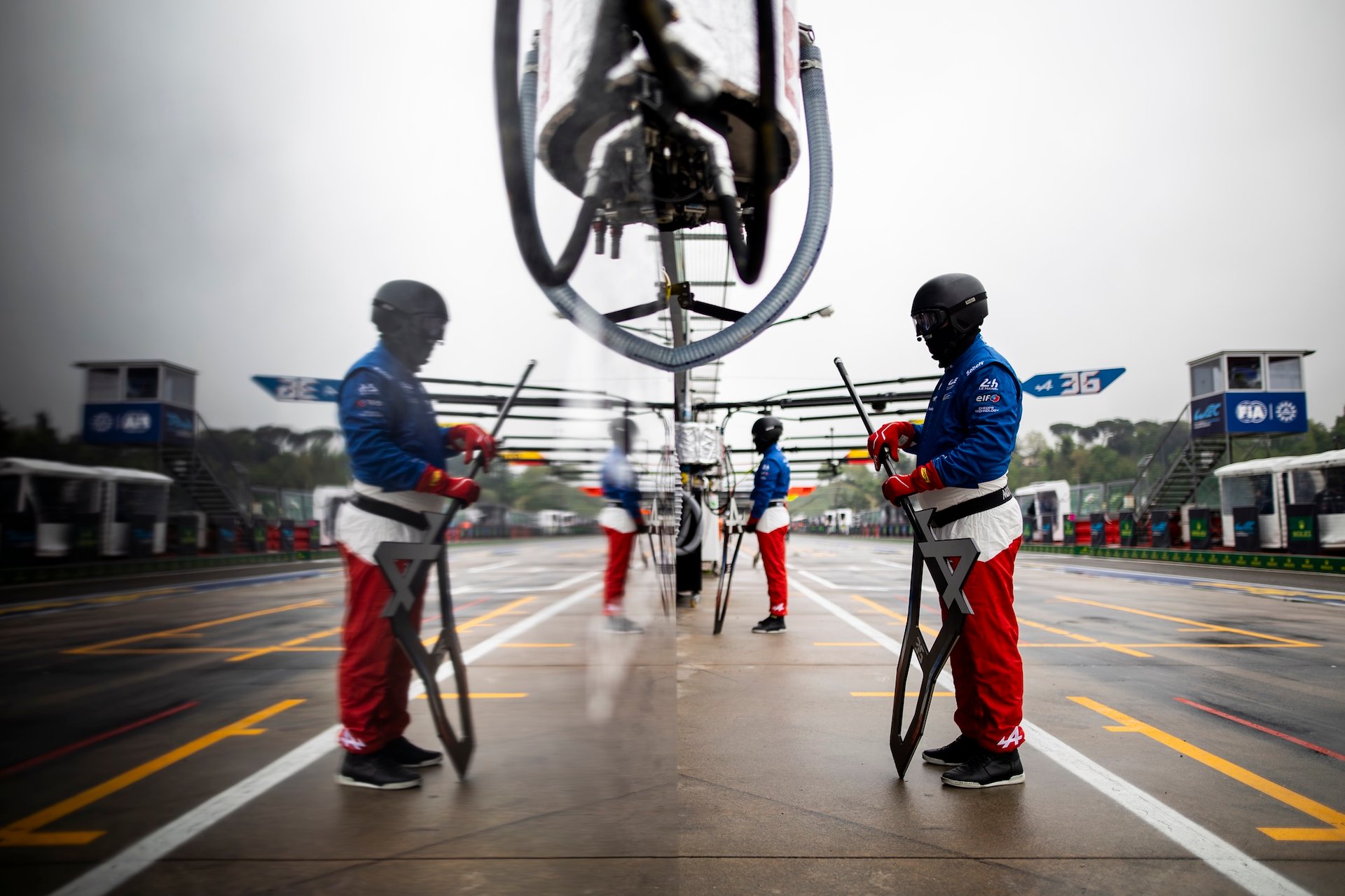 Alpine Endurance Team Shows Pace In Fp3, Leaves Imola Qualifying Wanting More 4 Alpine Endurance Team, Mechanic, Mecanicien During The Prologue Of The 2026 Fia World Endurance Championship, From April 13 To 14, 2026 On The Autodromo Enzo E Dino Ferrari In Imola, Italy - Photo Thomas Fenetre / Dppi