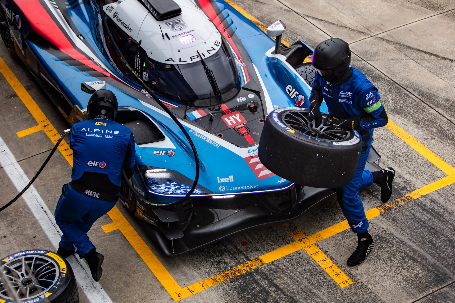Alpine A424 Après 2026 : Quelles Options Pour Survivre À La Fin Du Programme Hypercar Usine ? 7 36 Gounon Jules (Fra), Makowiecki Frédéric (Fra), Martins Victor (Fra), Alpine Endurance Team, Alpine A424 #36, Hypercar, Pitstop, Arrêt Aux Stands, Mechanic, Mecanicien During The Prologue Of The 2026 Fia World Endurance Championship, From April 13 To 14, 2026 On The Autodromo Enzo E Dino Ferrari In Imola, Italy - Photo Thomas Fenetre / Dppi