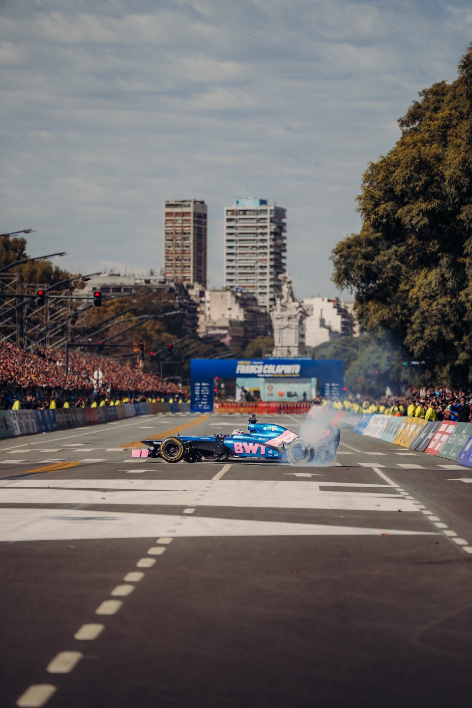 Franco Colapinto À Buenos Aires : 600 000 Fans, Une Alpine F1 En Démonstration Et Un Road Show Historique En Argentine 18 Bwt Alpine Formula One Team Franco Colapinto Argentine Buenos Aires Roadshow 2026 13 | Franco Colapinto À Buenos Aires : 600 000 Fans, Une Alpine F1 En Démonstration Et Un Road Show Historique En Argentine