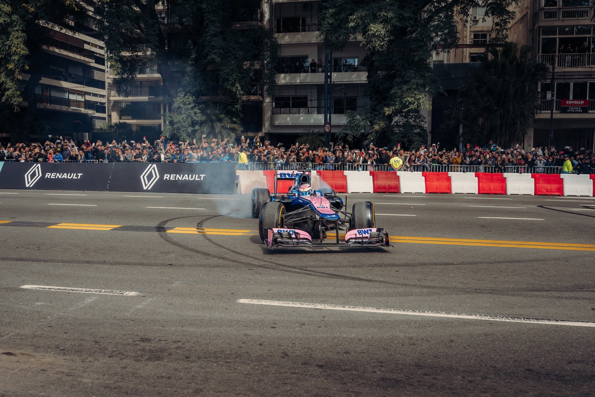 Franco Colapinto À Buenos Aires : 600 000 Fans, Une Alpine F1 En Démonstration Et Un Road Show Historique En Argentine 19 Bwt Alpine Formula One Team Franco Colapinto Argentine Buenos Aires Roadshow 2026 14 | Franco Colapinto À Buenos Aires : 600 000 Fans, Une Alpine F1 En Démonstration Et Un Road Show Historique En Argentine
