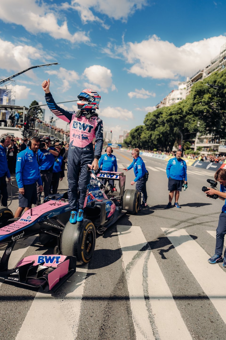 Franco Colapinto À Buenos Aires : 600 000 Fans, Une Alpine F1 En Démonstration Et Un Road Show Historique En Argentine 20 Bwt Alpine Formula One Team Franco Colapinto Argentine Buenos Aires Roadshow 2026 15 | Franco Colapinto À Buenos Aires : 600 000 Fans, Une Alpine F1 En Démonstration Et Un Road Show Historique En Argentine