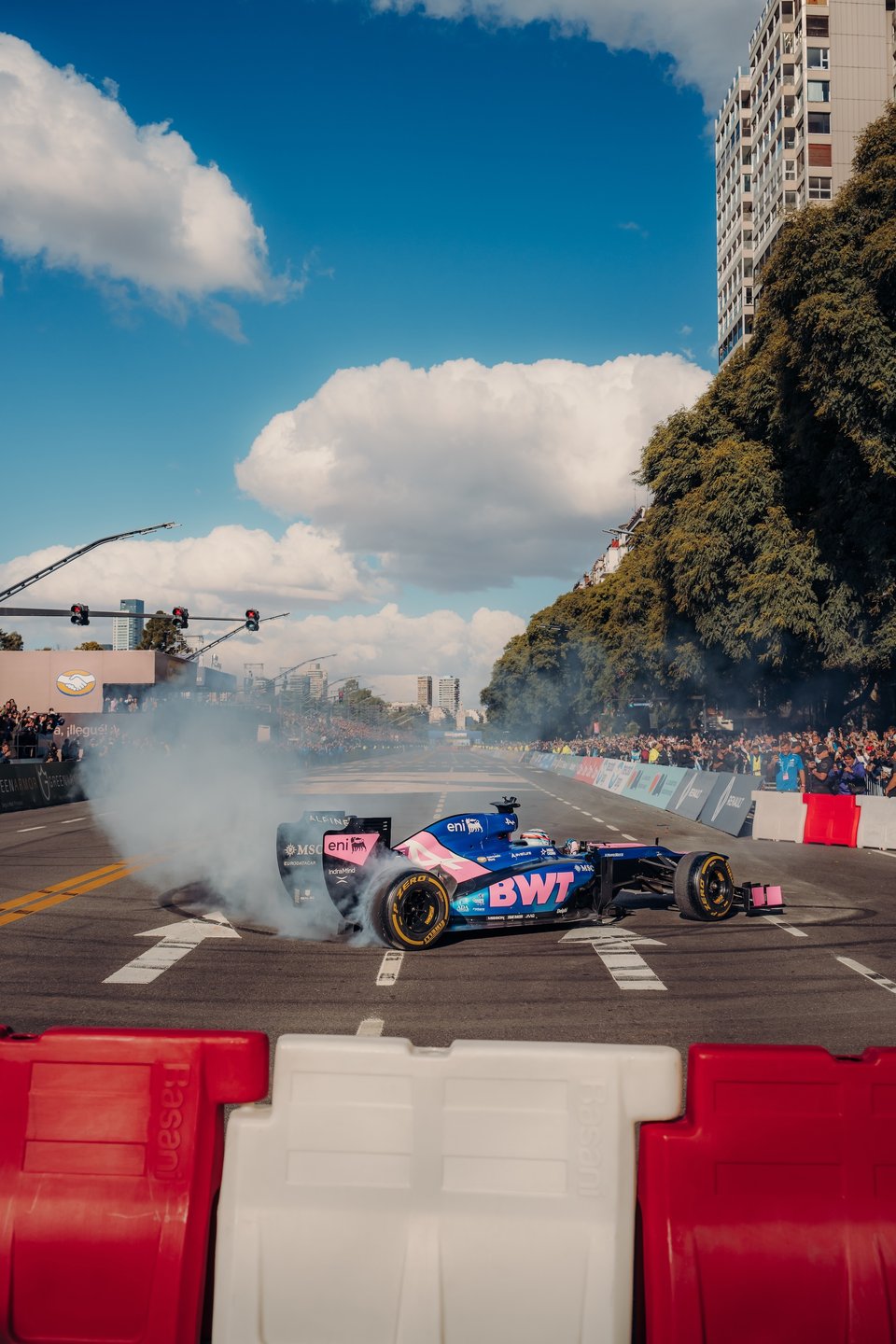 Franco Colapinto À Buenos Aires : 600 000 Fans, Une Alpine F1 En Démonstration Et Un Road Show Historique En Argentine 22 Bwt Alpine Formula One Team Franco Colapinto Argentine Buenos Aires Roadshow 2026 17 | Franco Colapinto À Buenos Aires : 600 000 Fans, Une Alpine F1 En Démonstration Et Un Road Show Historique En Argentine