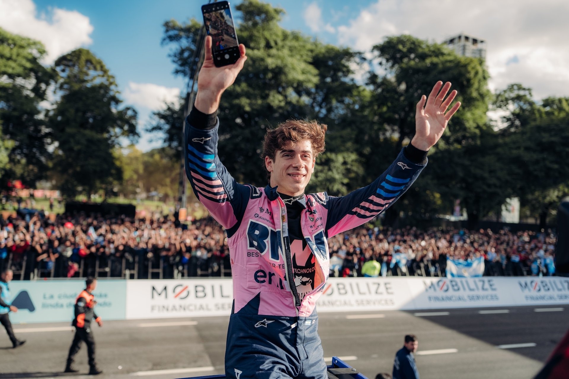 Franco Colapinto À Buenos Aires : 600 000 Fans, Une Alpine F1 En Démonstration Et Un Road Show Historique En Argentine 8 Bwt Alpine Formula One Team Franco Colapinto Argentine Buenos Aires Roadshow 2026