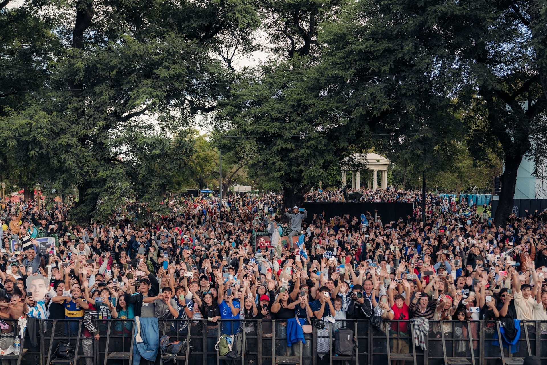 Franco Colapinto À Buenos Aires : 600 000 Fans, Une Alpine F1 En Démonstration Et Un Road Show Historique En Argentine 3 Bwt Alpine Formula One Team Franco Colapinto Argentine Buenos Aires Roadshow 2026