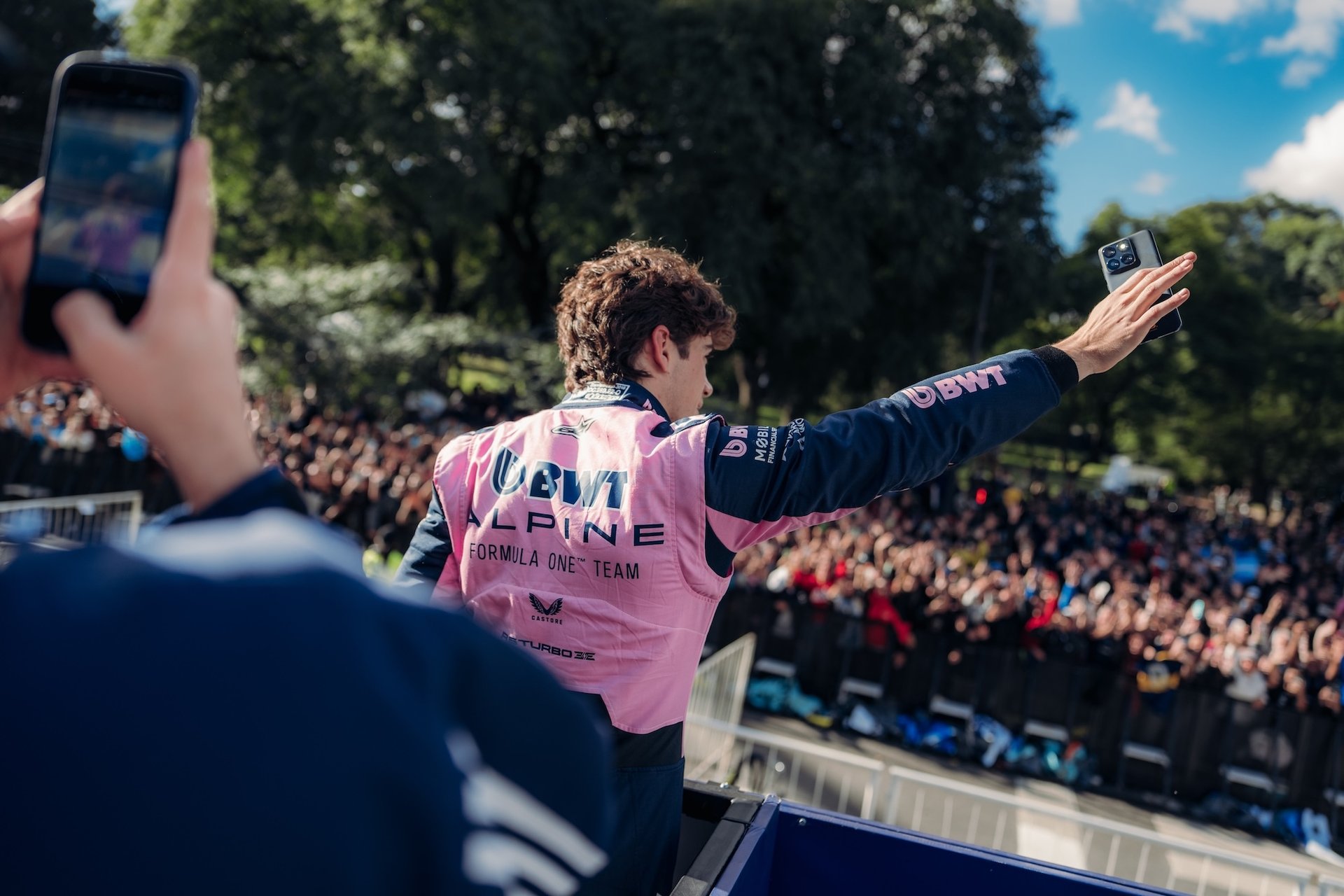 Franco Colapinto À Buenos Aires : 600 000 Fans, Une Alpine F1 En Démonstration Et Un Road Show Historique En Argentine 4 Bwt Alpine Formula One Team Franco Colapinto Argentine Buenos Aires Roadshow 2026