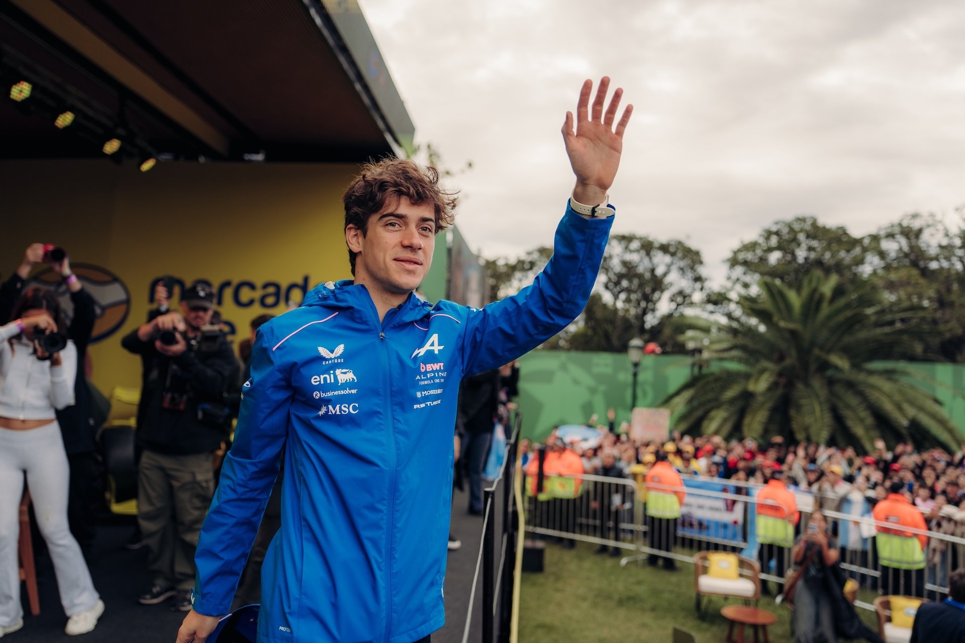 Franco Colapinto À Buenos Aires : 600 000 Fans, Une Alpine F1 En Démonstration Et Un Road Show Historique En Argentine 11 Bwt Alpine Formula One Team Franco Colapinto Argentine Buenos Aires Roadshow 2026